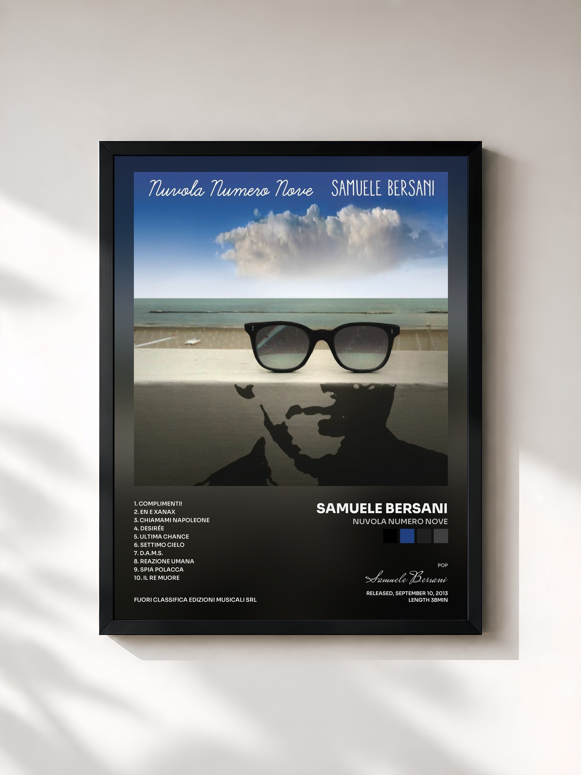 #noir Tableau de l'album Nuvola Numero Nove de Samuele Bersani, cadre noir, imprimé et encadré en France
