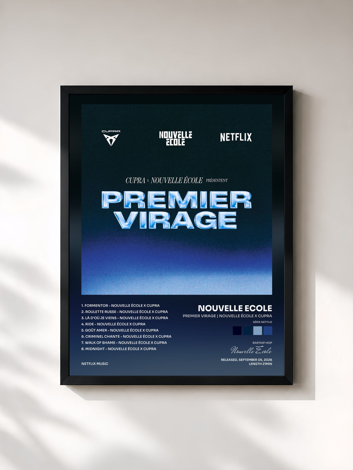 #noir Tableau de l'album Premier Virage | Nouvelle École x CUPRA (Série Netflix) de Nouvelle Ecole, cadre noir, imprimé et encadré en France