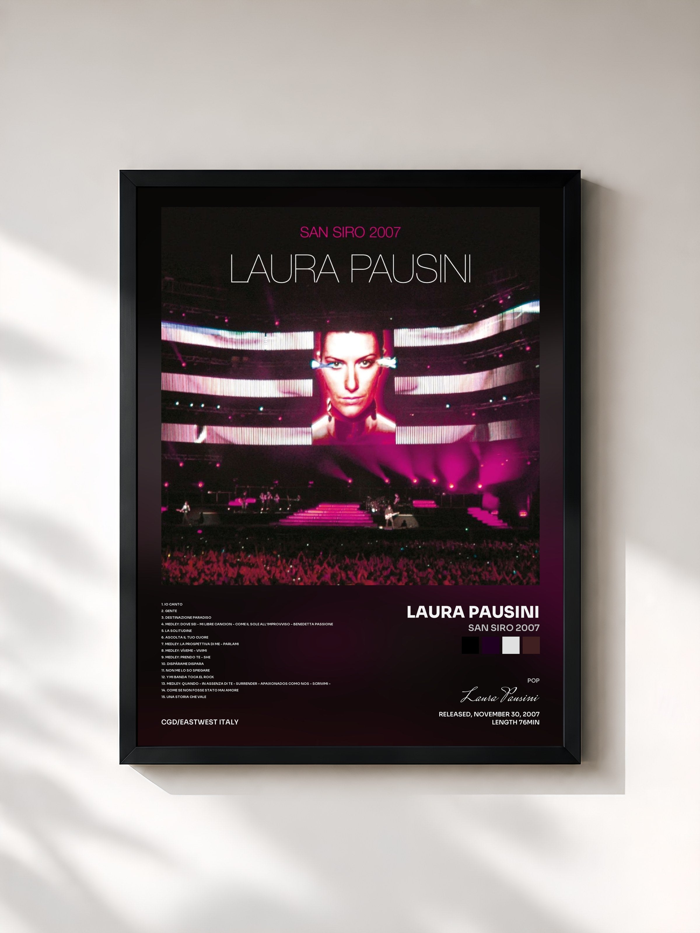 #noir Tableau de l'album San Siro 2007 de Laura Pausini, cadre noir, imprimé et encadré en France