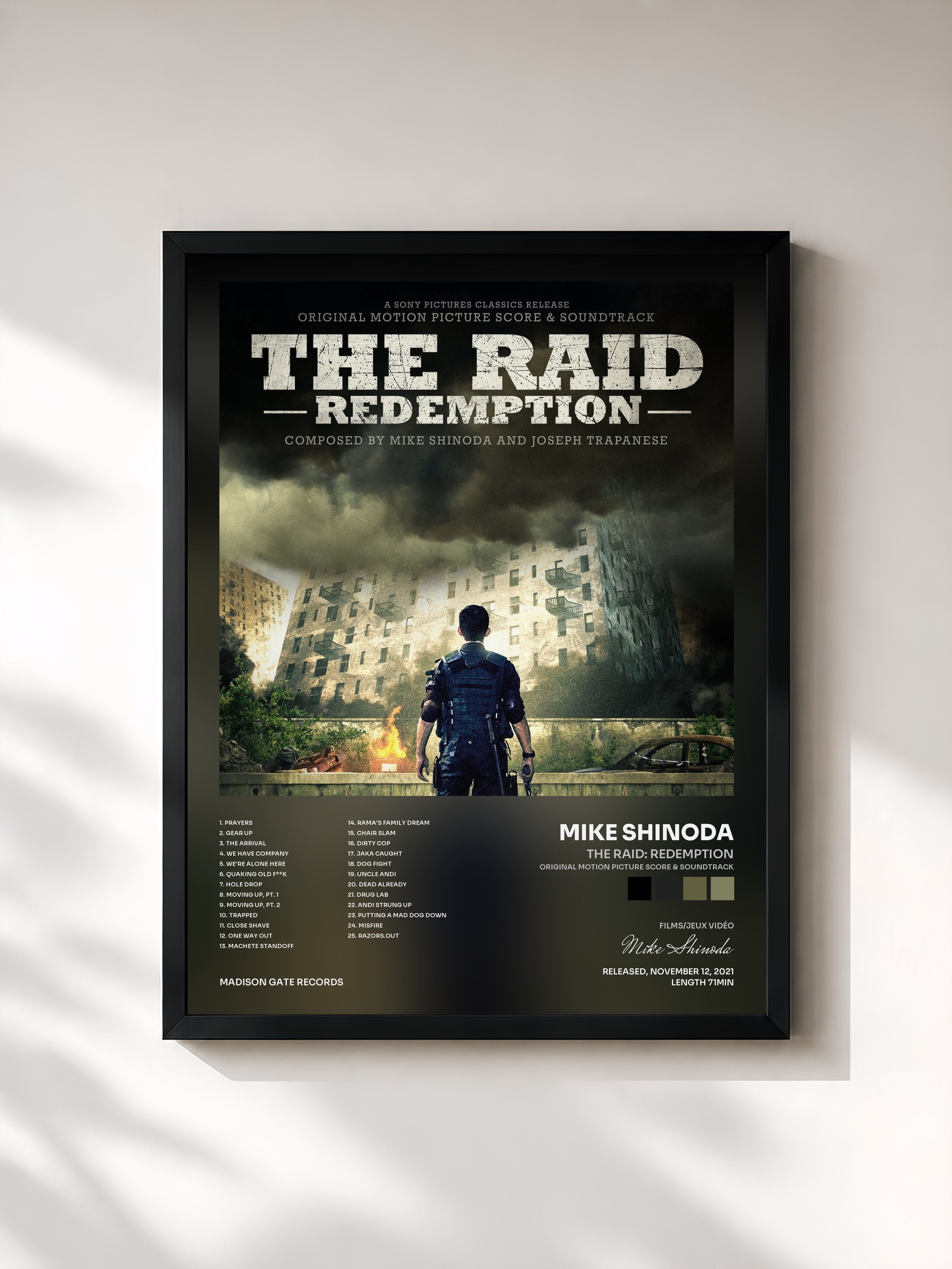 #noir Tableau de l'album The Raid: Redemption (Original Motion Picture Score & Soundtrack) de Mike Shinoda, cadre noir, imprimé et encadré en France