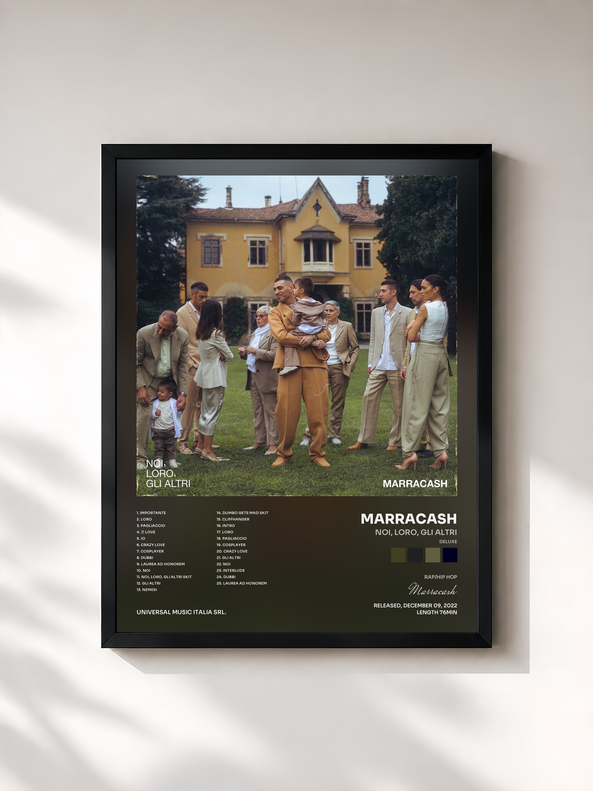 #noir Tableau de l'album NOI, LORO, GLI ALTRI (Deluxe) de Marracash, cadre noir, imprimé et encadré en France