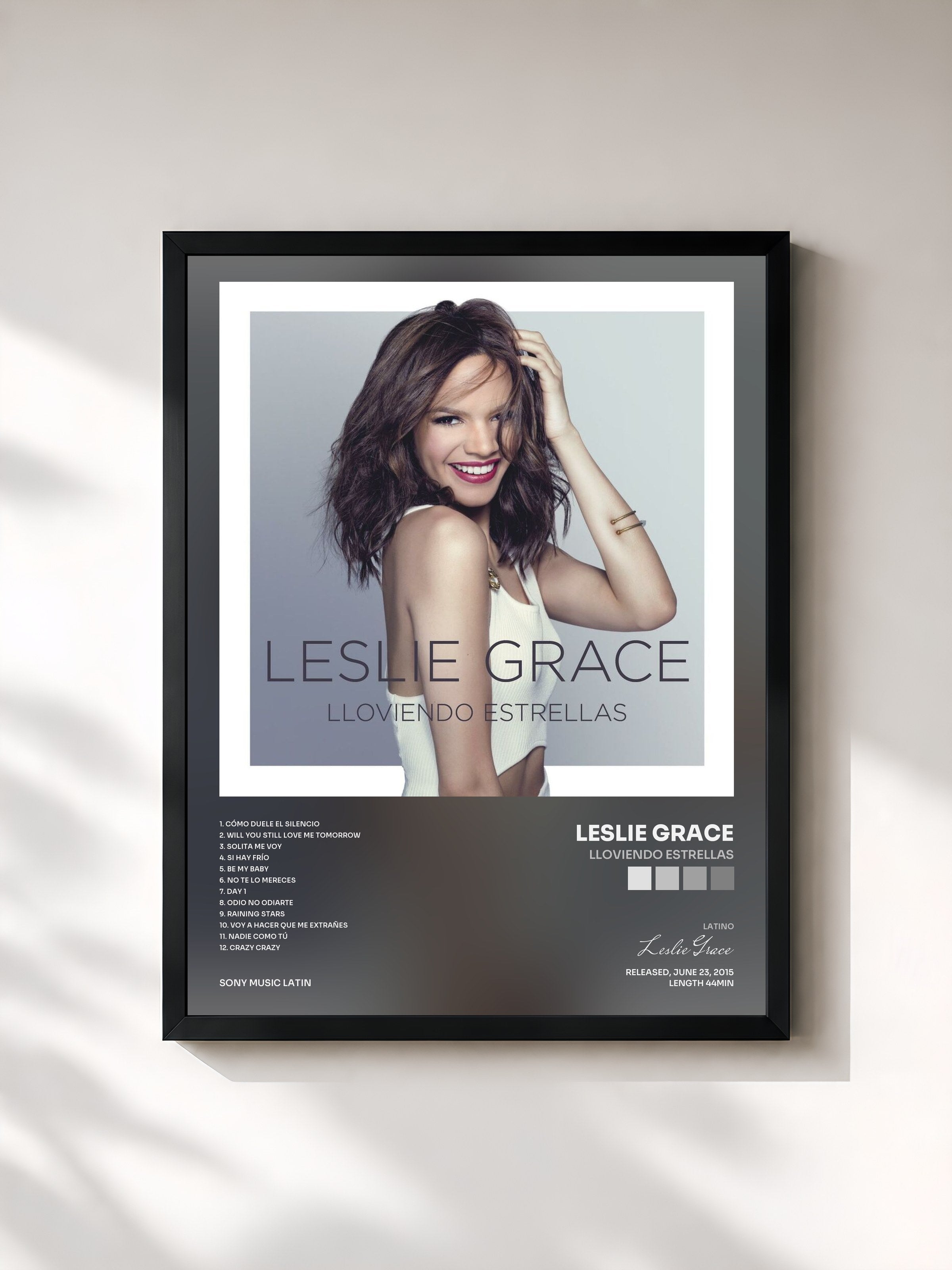 #noir Tableau de l'album Lloviendo Estrellas de Leslie Grace, cadre noir, imprimé et encadré en France