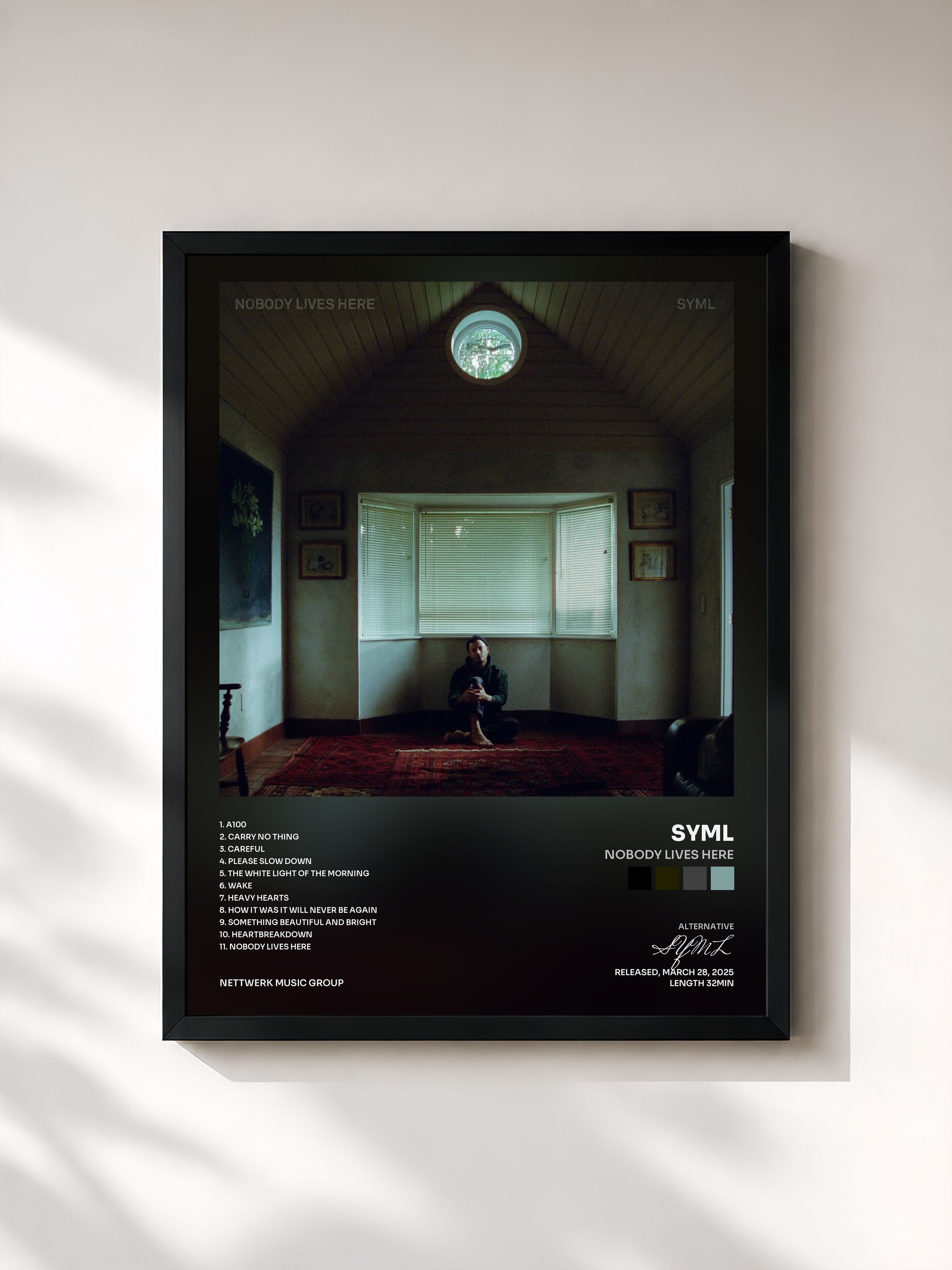 #noir Tableau de l'album Nobody Lives Here de SYML, cadre noir, imprimé et encadré en France
