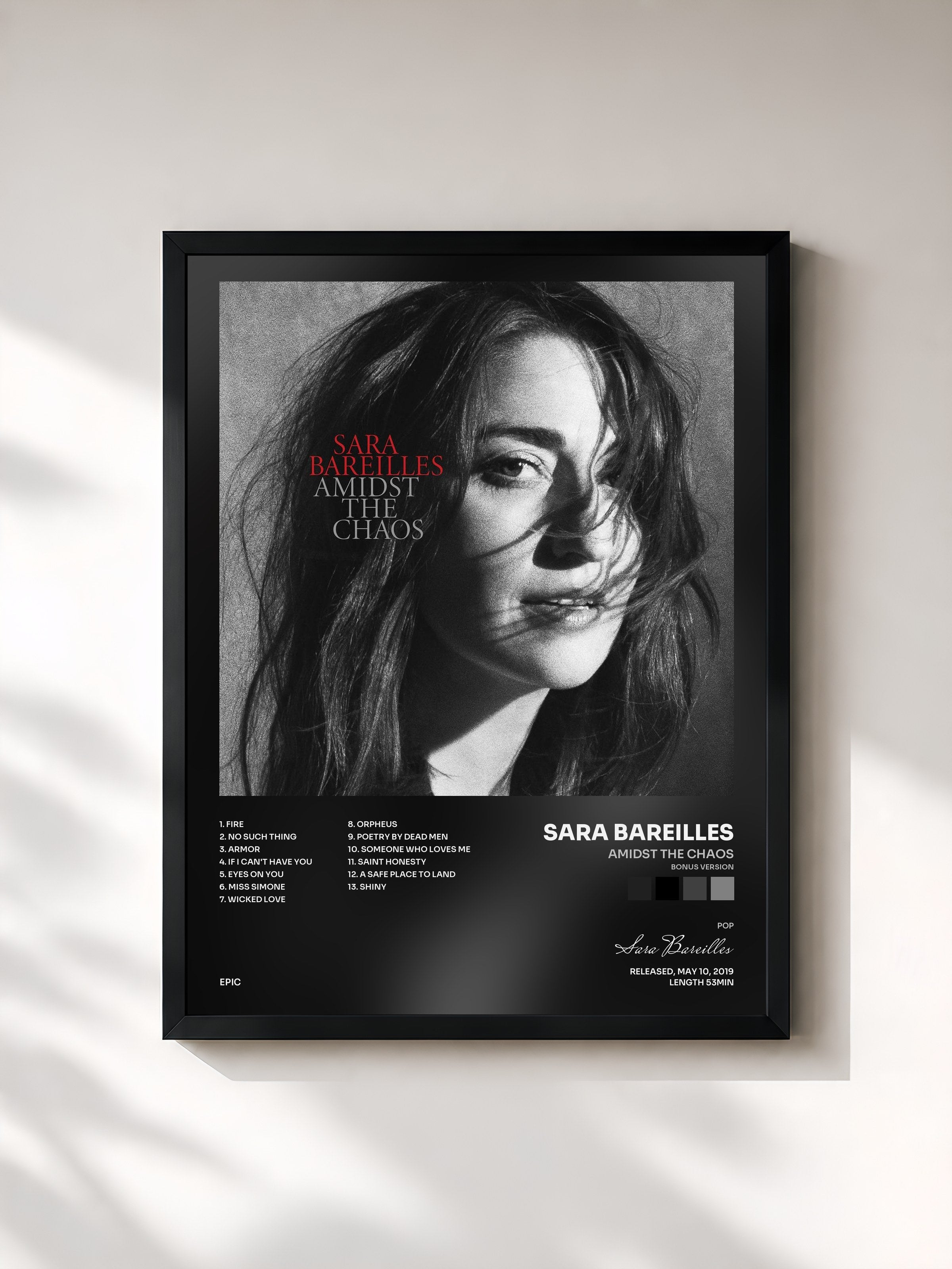 #noir Tableau de l'album Amidst the Chaos (Bonus Version) de Sara Bareilles, cadre noir, imprimé et encadré en France