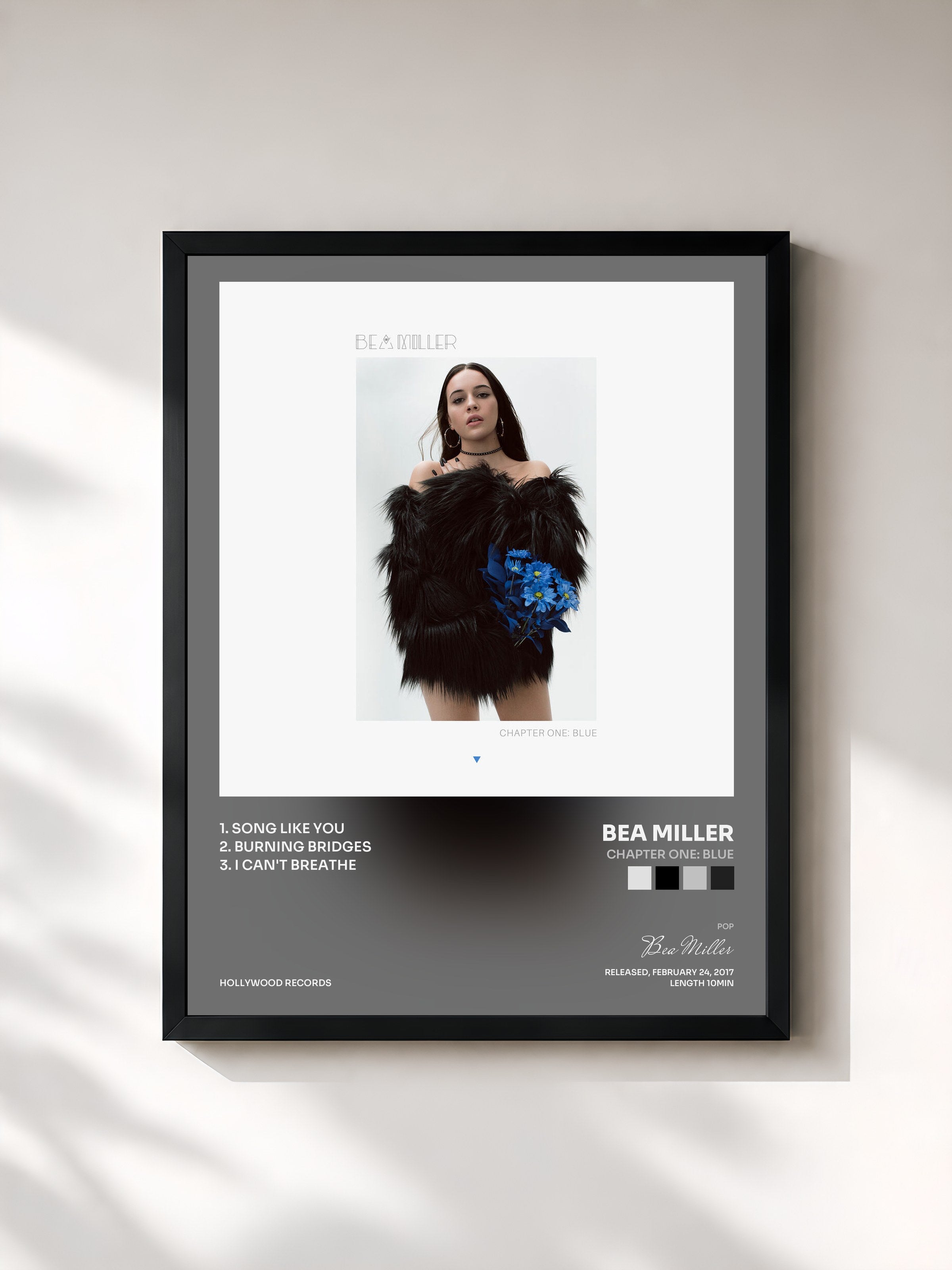 #noir Tableau de l'album chapter one: blue de Bea Miller, cadre noir, imprimé et encadré en France