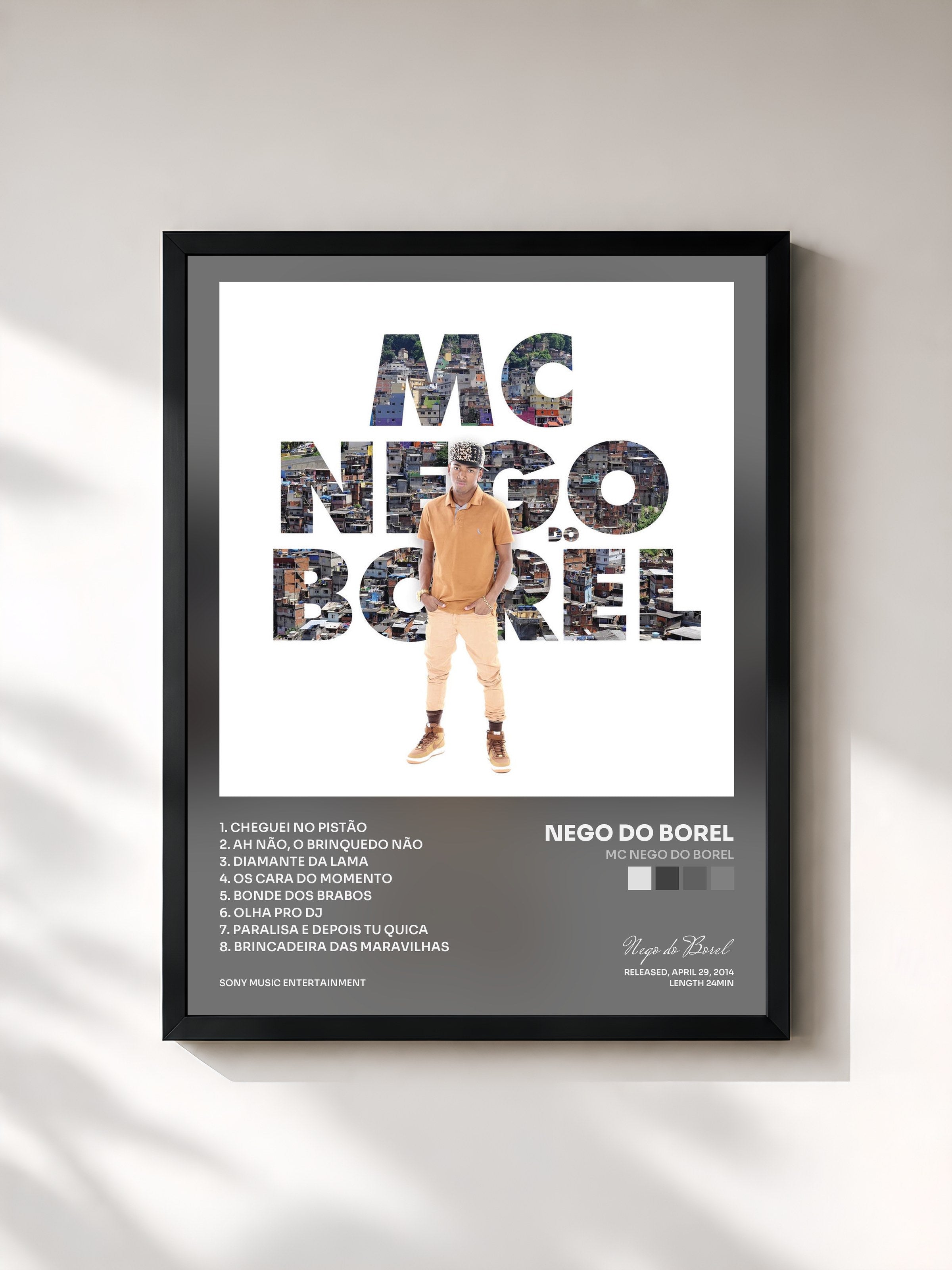 #noir Tableau de l'album MC Nego do Borel de Nego do Borel, cadre noir, imprimé et encadré en France