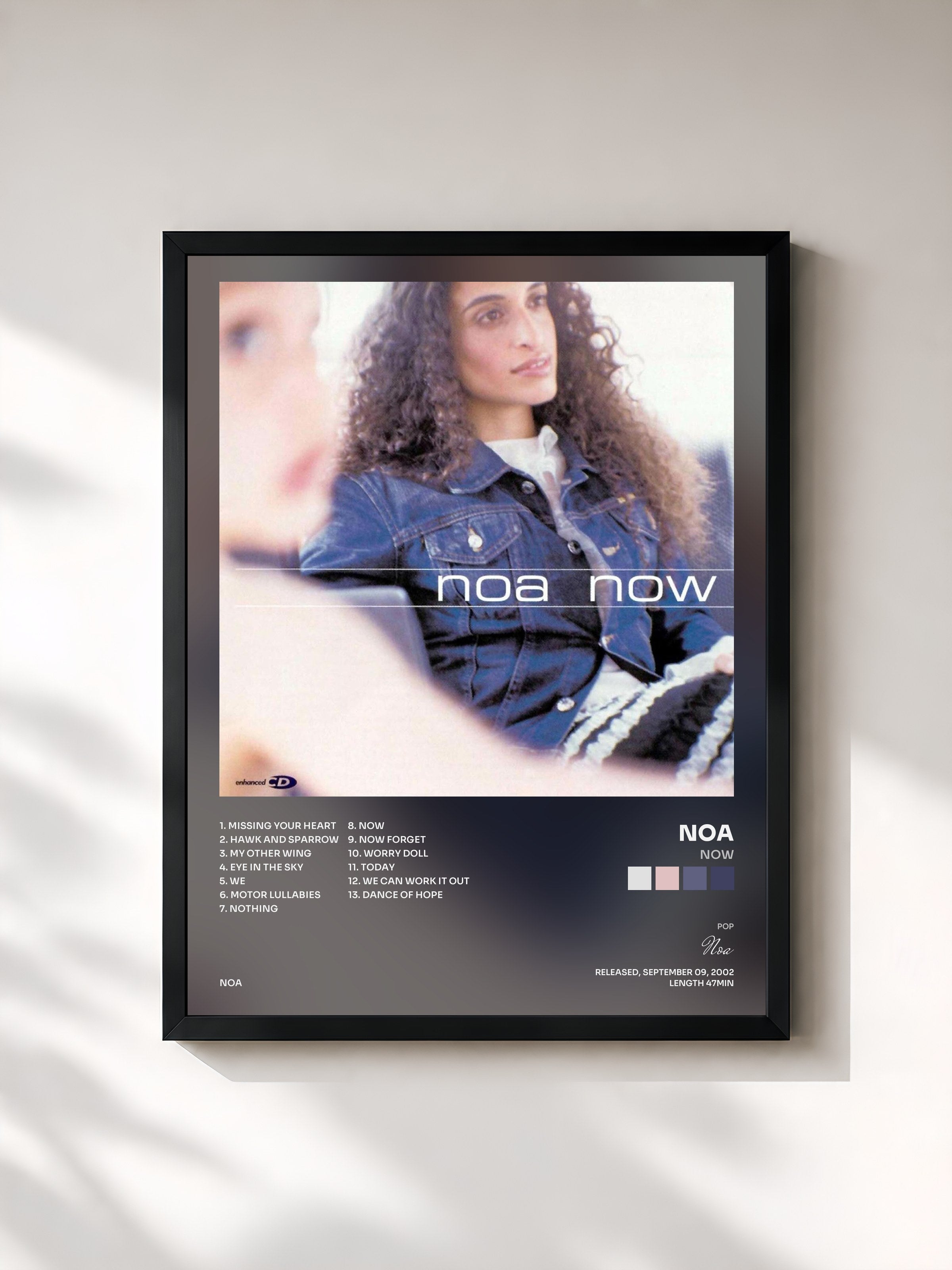 #noir Tableau de l'album Now de Noa, cadre noir, imprimé et encadré en France