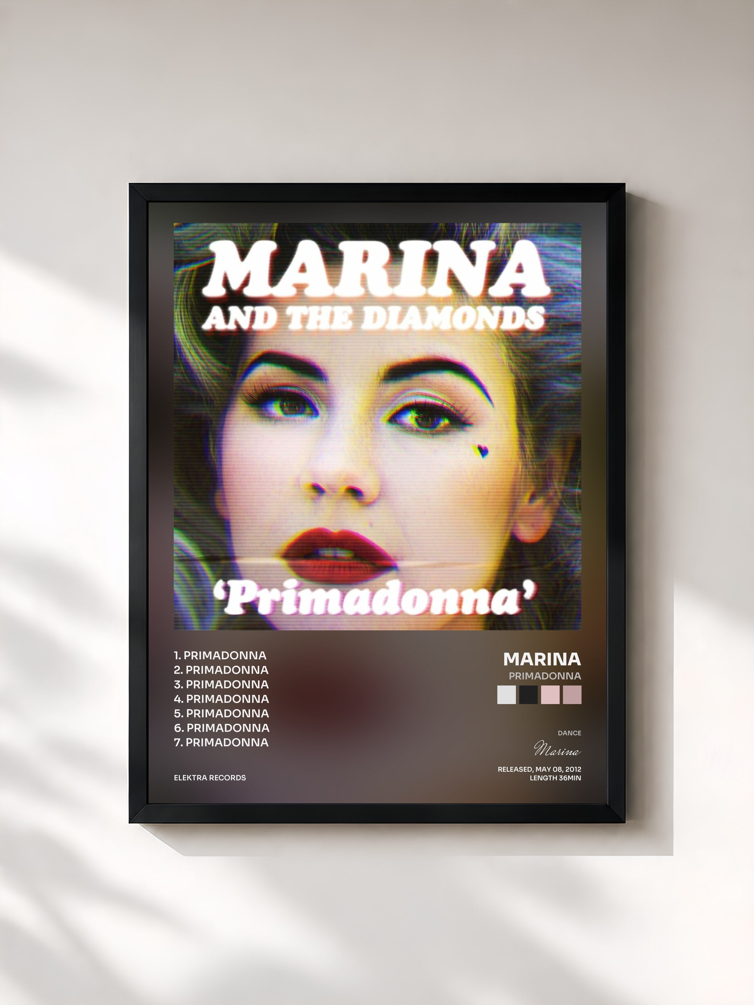#noir Tableau de l'album Primadonna de Marina, cadre noir, imprimé et encadré en France