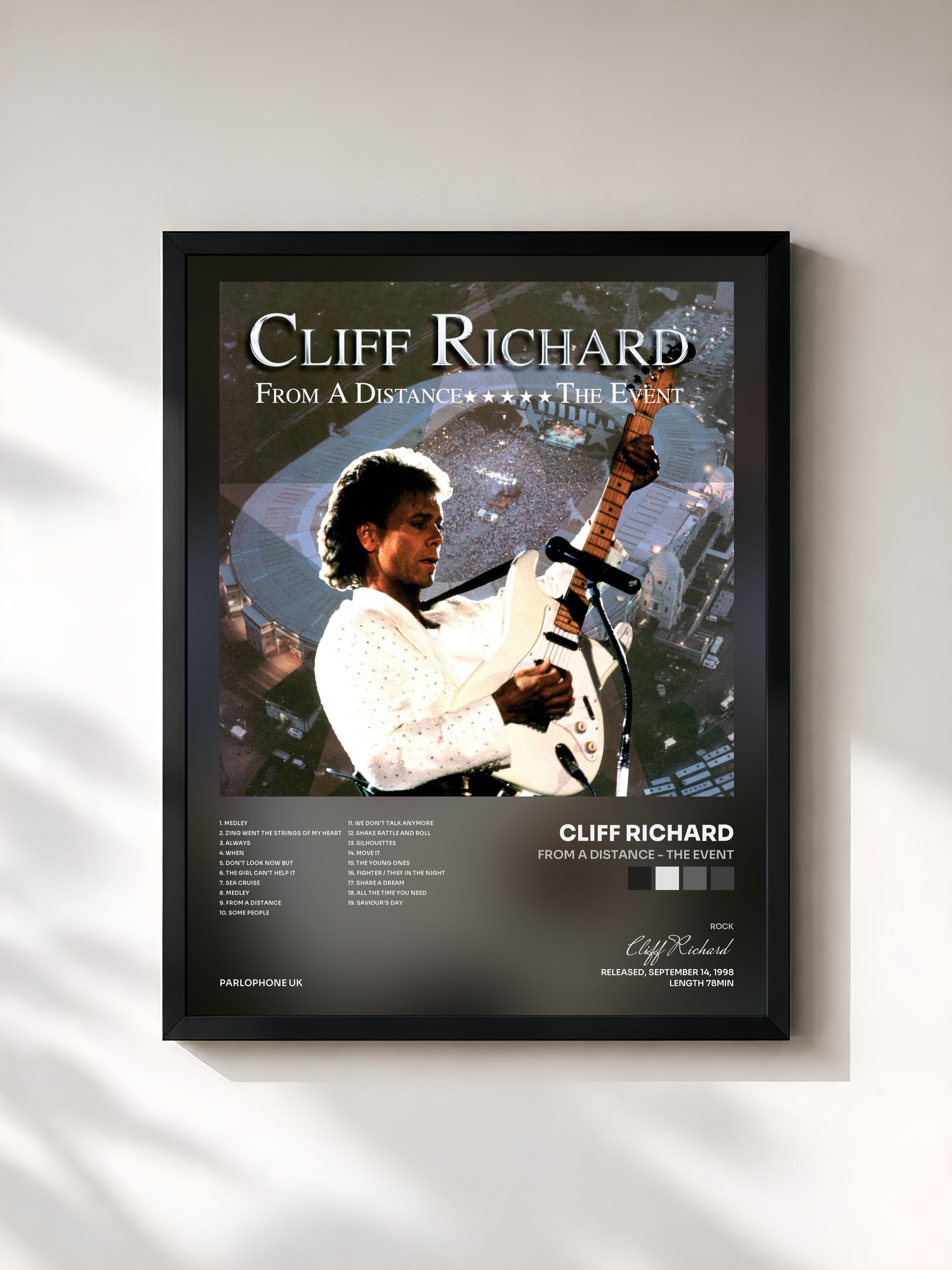 #noir Tableau de l'album From a Distance - The Event de Cliff Richard, cadre noir, imprimé et encadré en France