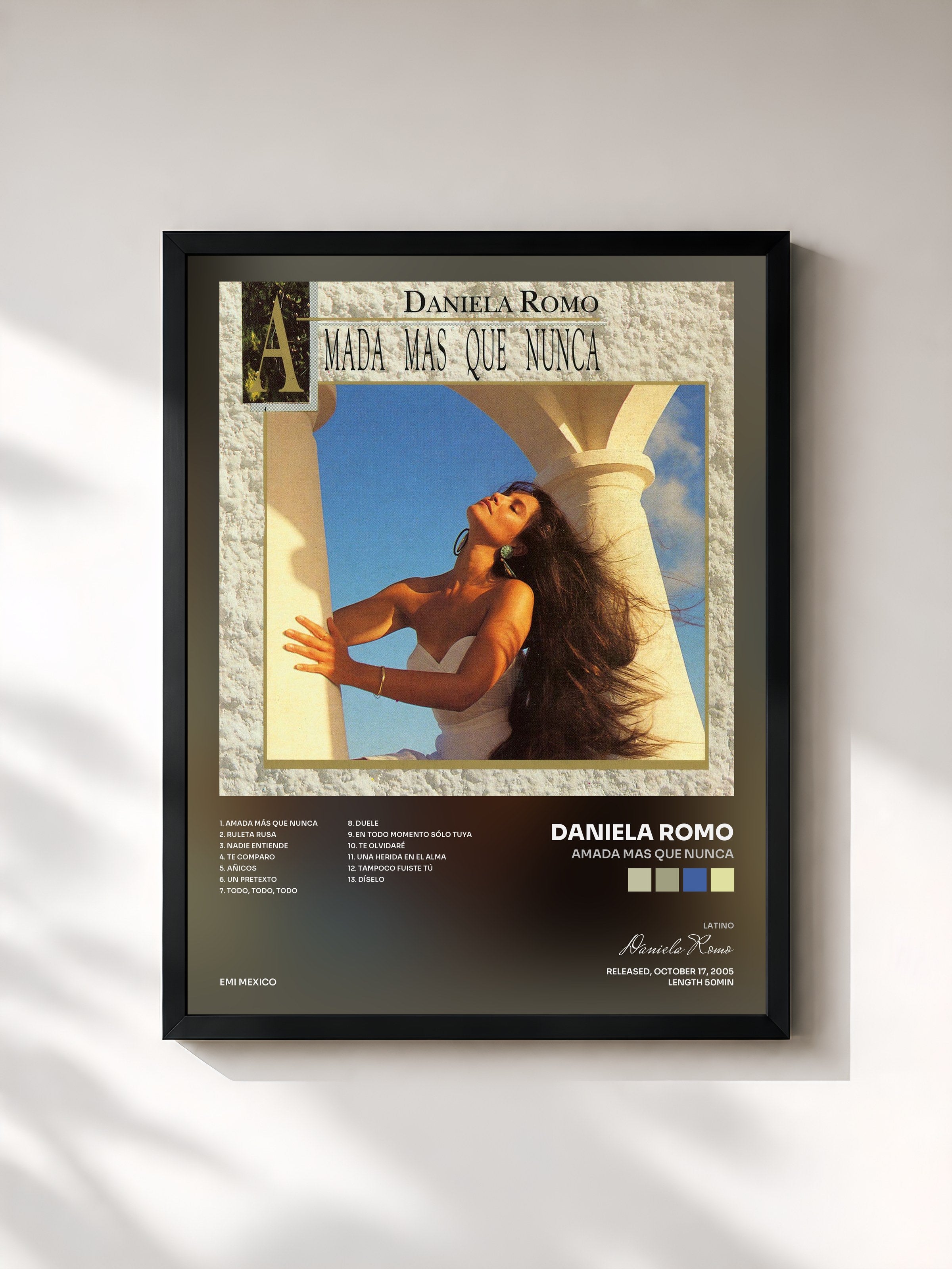 #noir Tableau de l'album Amada Mas Que Nunca de Daniela Romo, cadre noir, imprimé et encadré en France