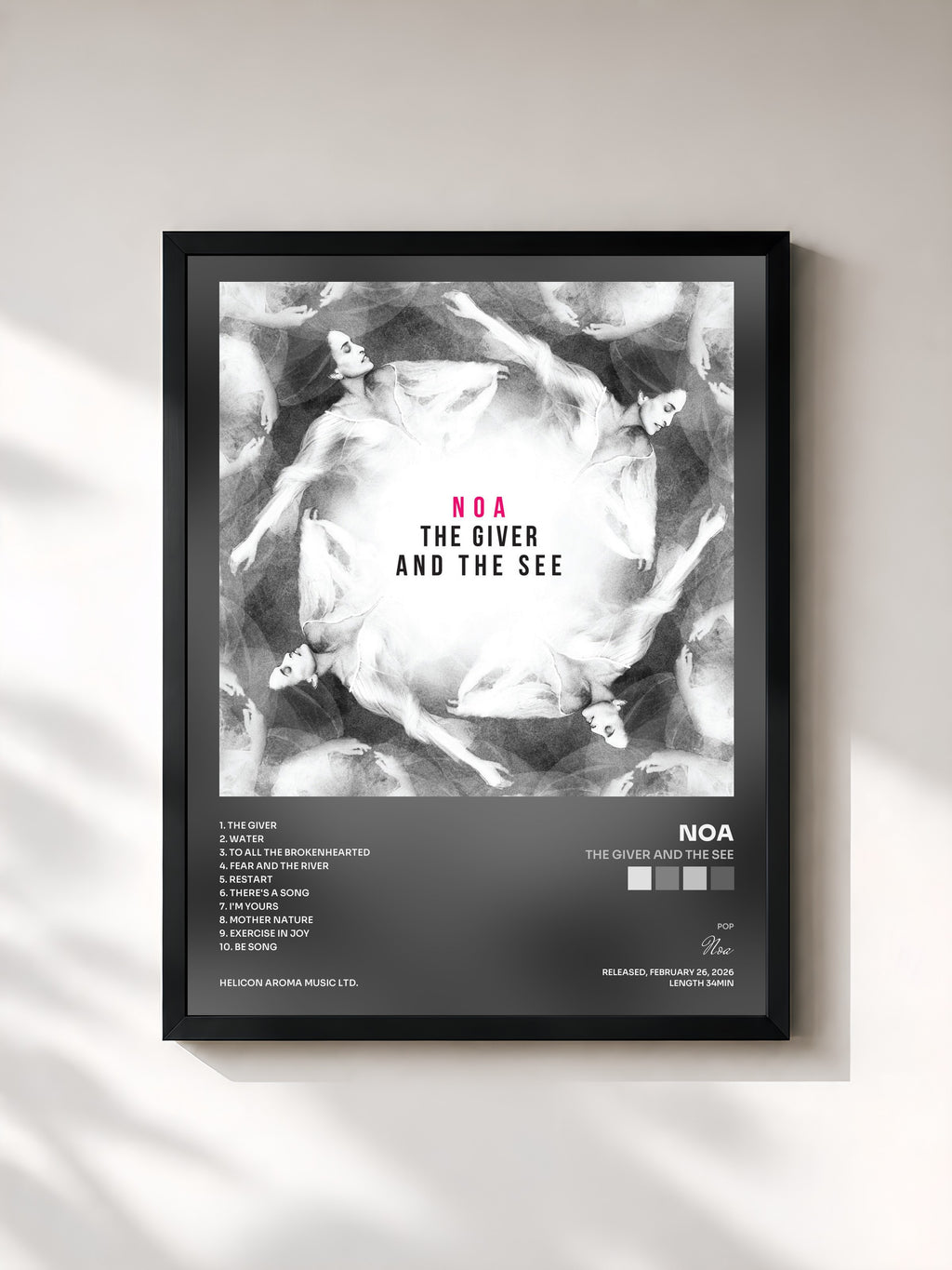 #noir Tableau de l'album The Giver and the See de Noa, cadre noir, imprimé et encadré en France