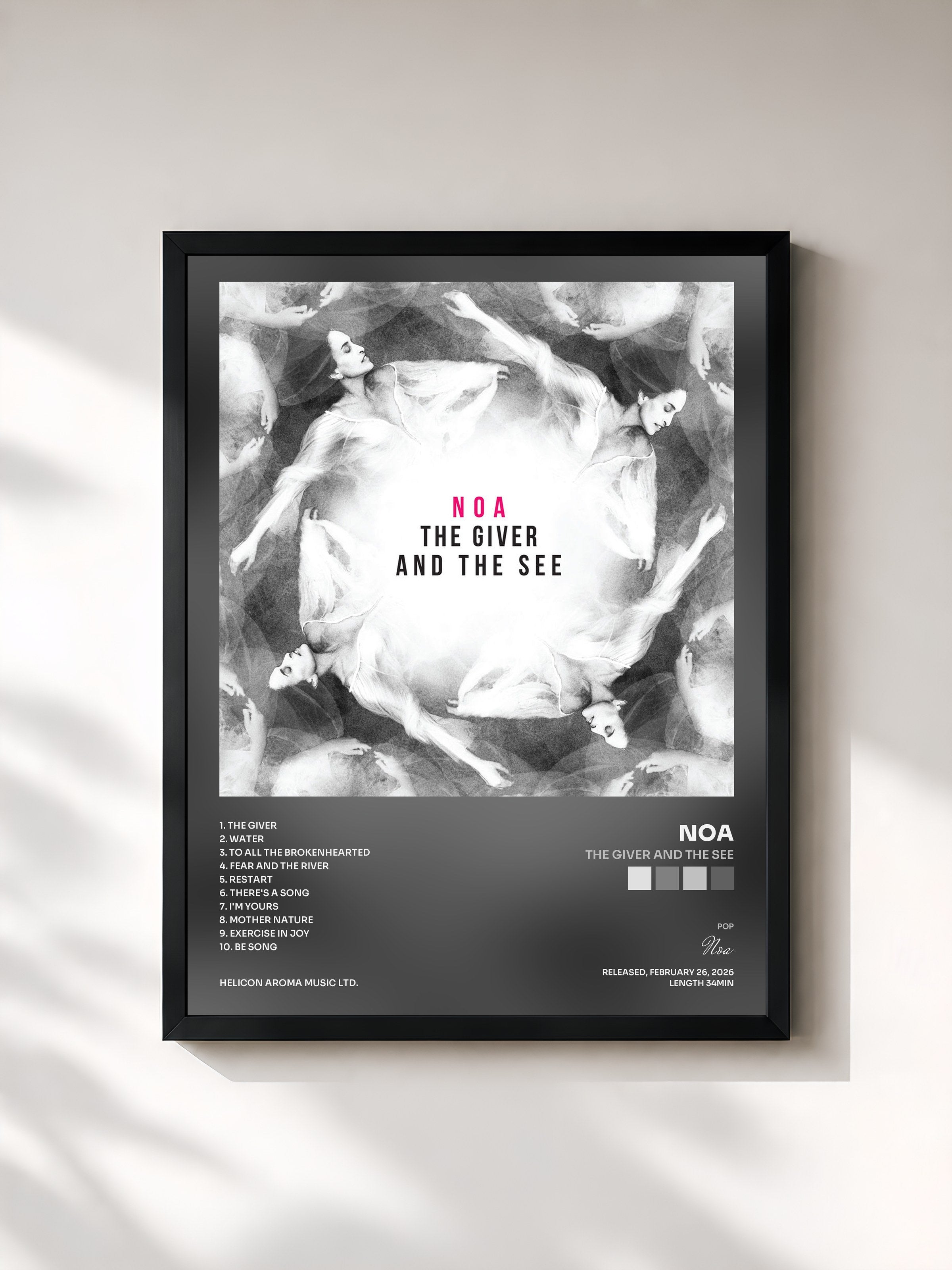 #noir Tableau de l'album The Giver and the See de Noa, cadre noir, imprimé et encadré en France