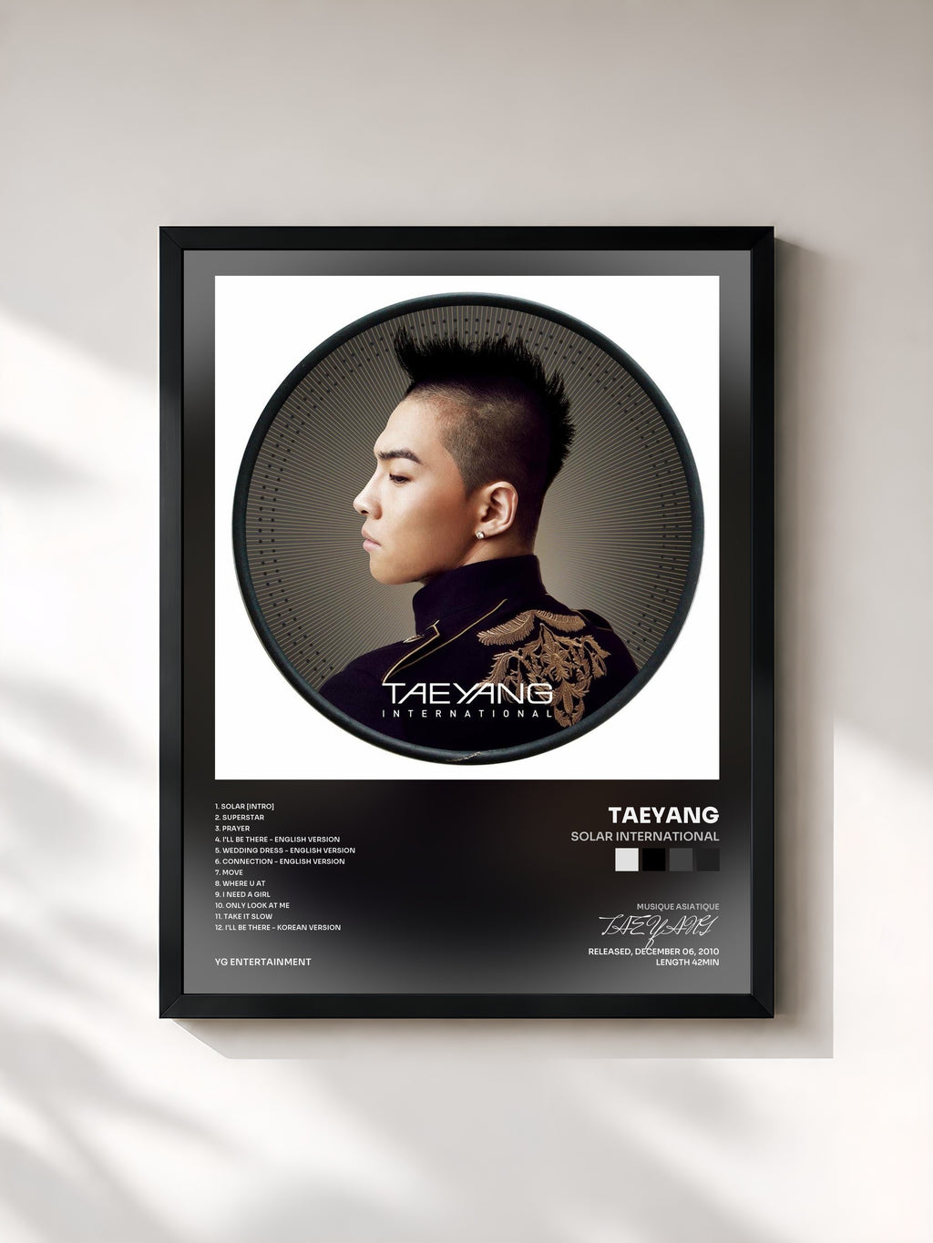 #noir Tableau de l'album Solar International de TAEYANG, cadre noir, imprimé et encadré en France