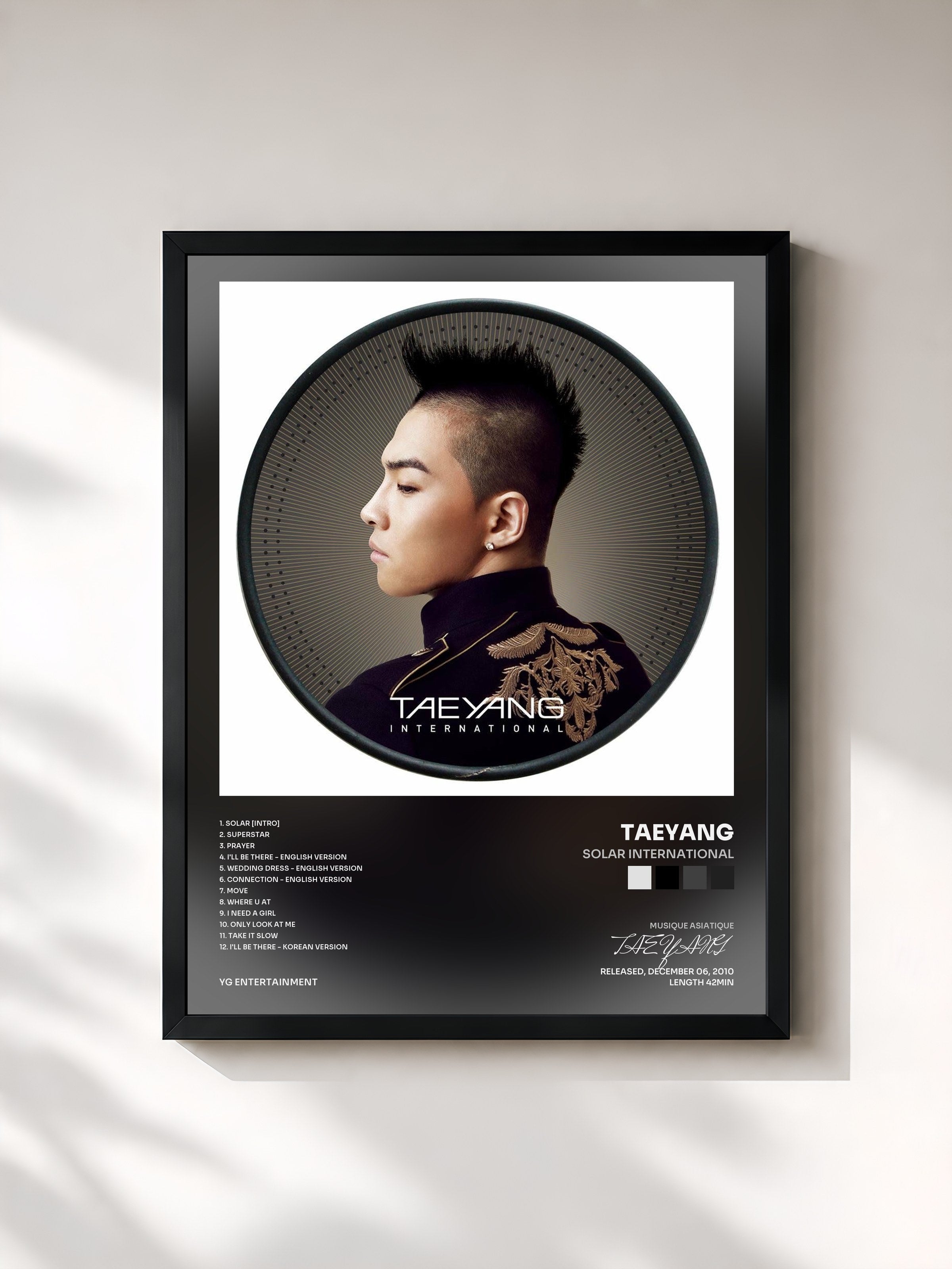 #noir Tableau de l'album Solar International de TAEYANG, cadre noir, imprimé et encadré en France