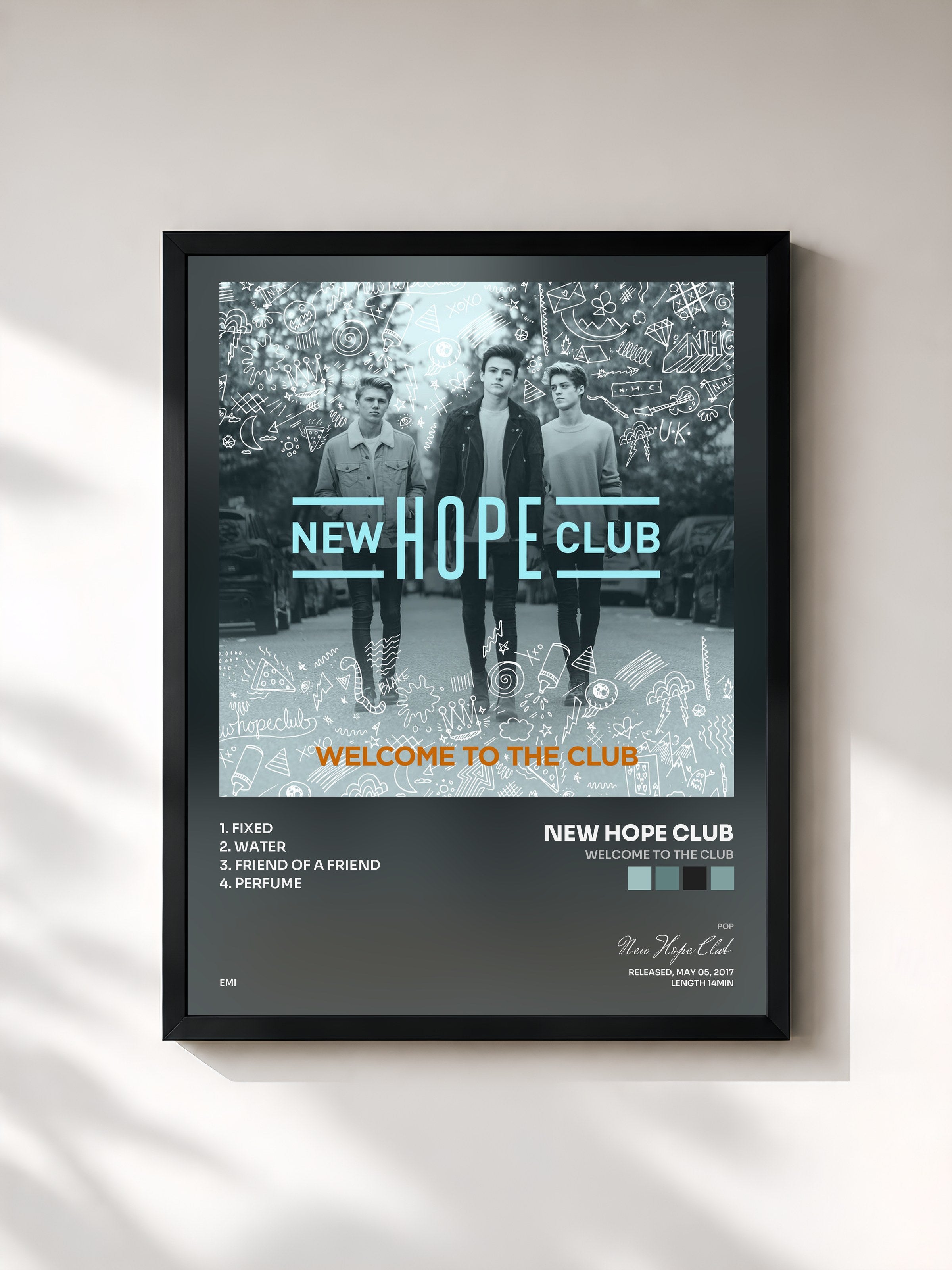 #noir Tableau de l'album Welcome To The Club de New Hope Club, cadre noir, imprimé et encadré en France