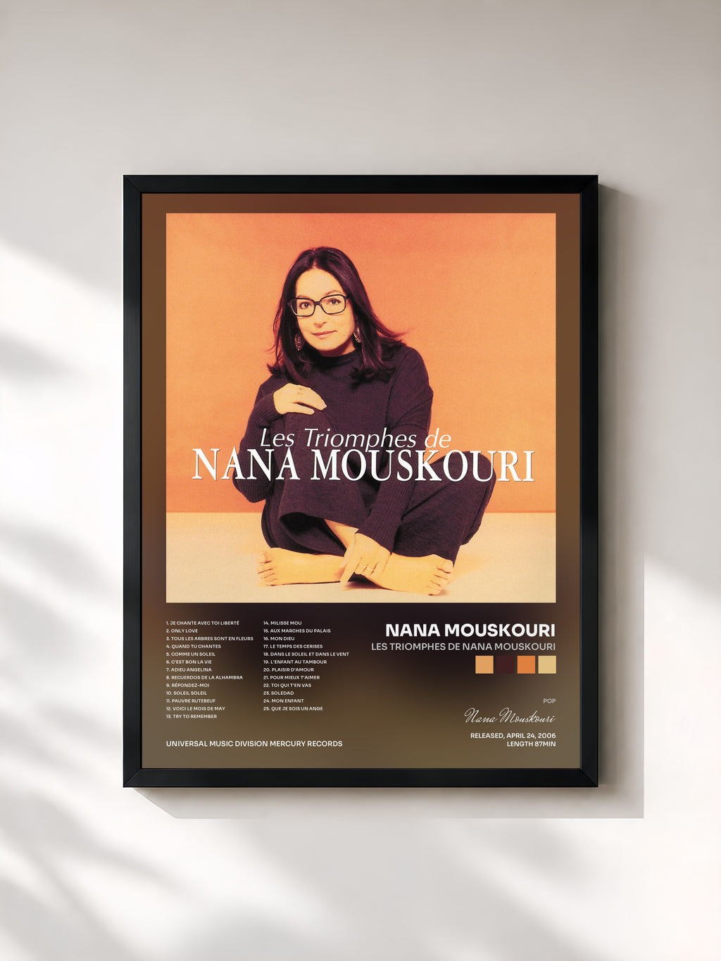 #noir Tableau de l'album Les triomphes de Nana Mouskouri de Nana Mouskouri, cadre noir, imprimé et encadré en France