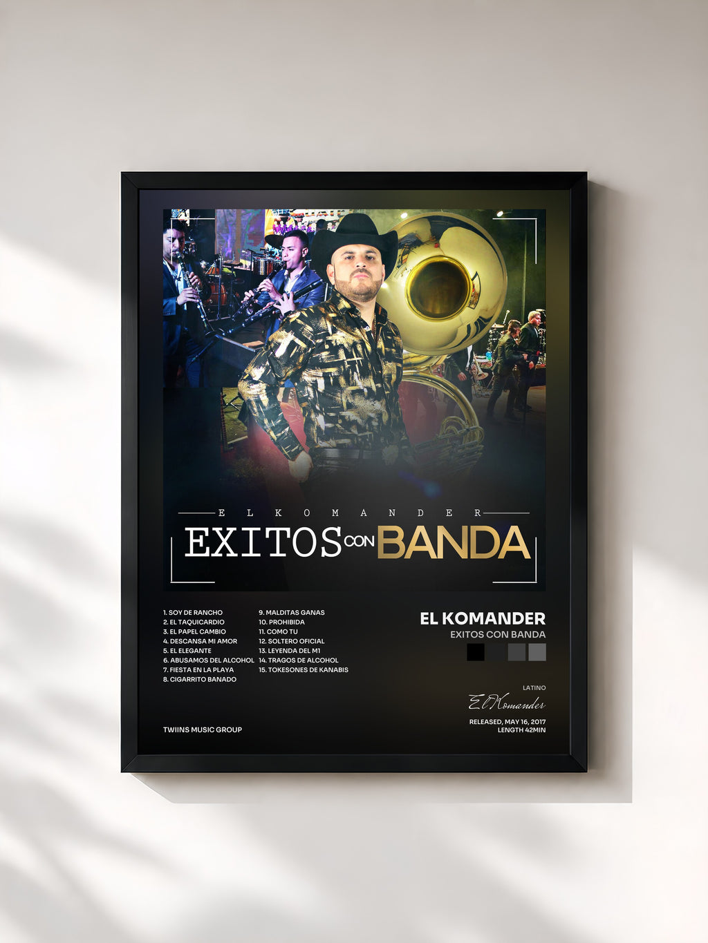 #noir Tableau de l'album Exitos Con Banda de El Komander, cadre noir, imprimé et encadré en France