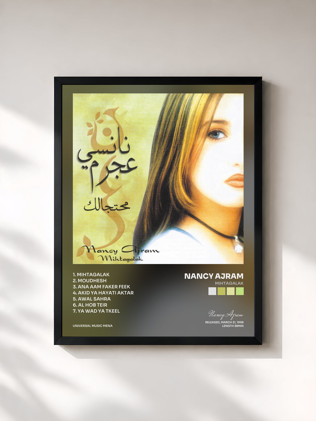 #noir Tableau de l'album Mihtagalak de Nancy Ajram, cadre noir, imprimé et encadré en France