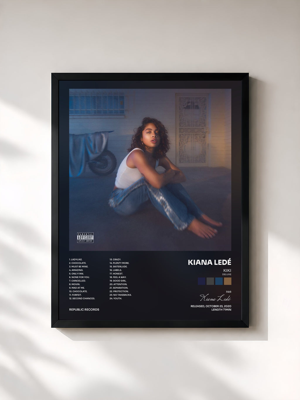 #noir Tableau de l'album KIKI (Deluxe) de Kiana Ledé, cadre noir, imprimé et encadré en France