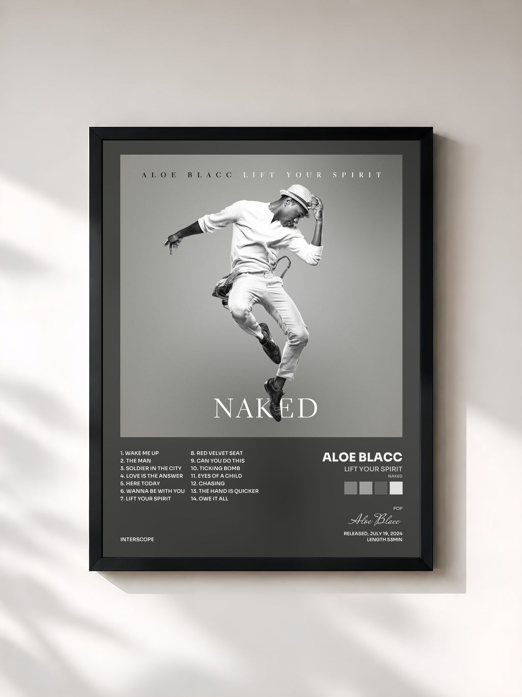 #noir Lift Your Spirit (Naked) von Aloe Blacc als gerahmter Kunstdruck, schwarzer Rahmen, gedruckt und gerahmt in Frankreich