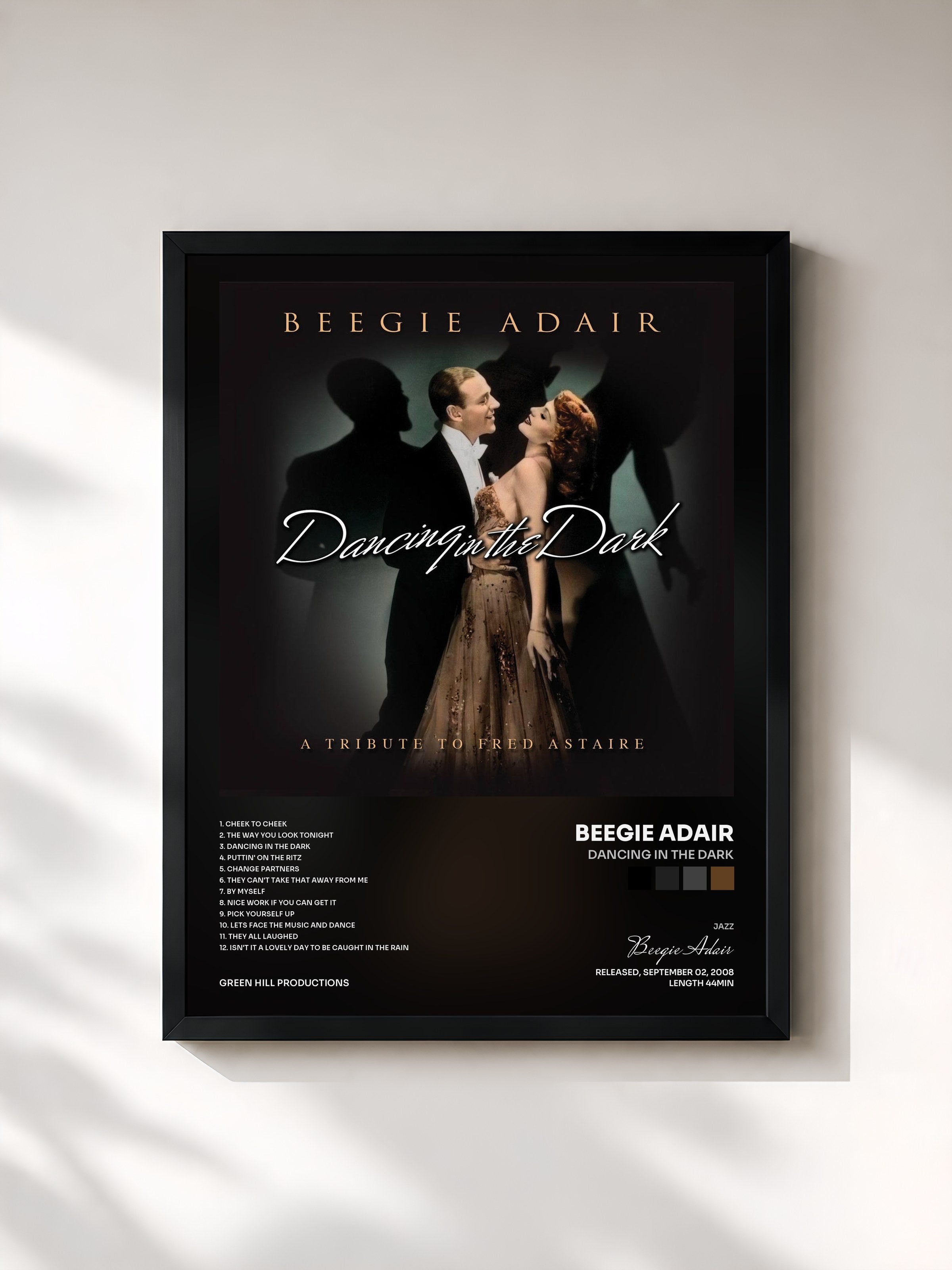 #noir Tableau de l'album Dancing In The Dark de Beegie Adair, cadre noir, imprimé et encadré en France