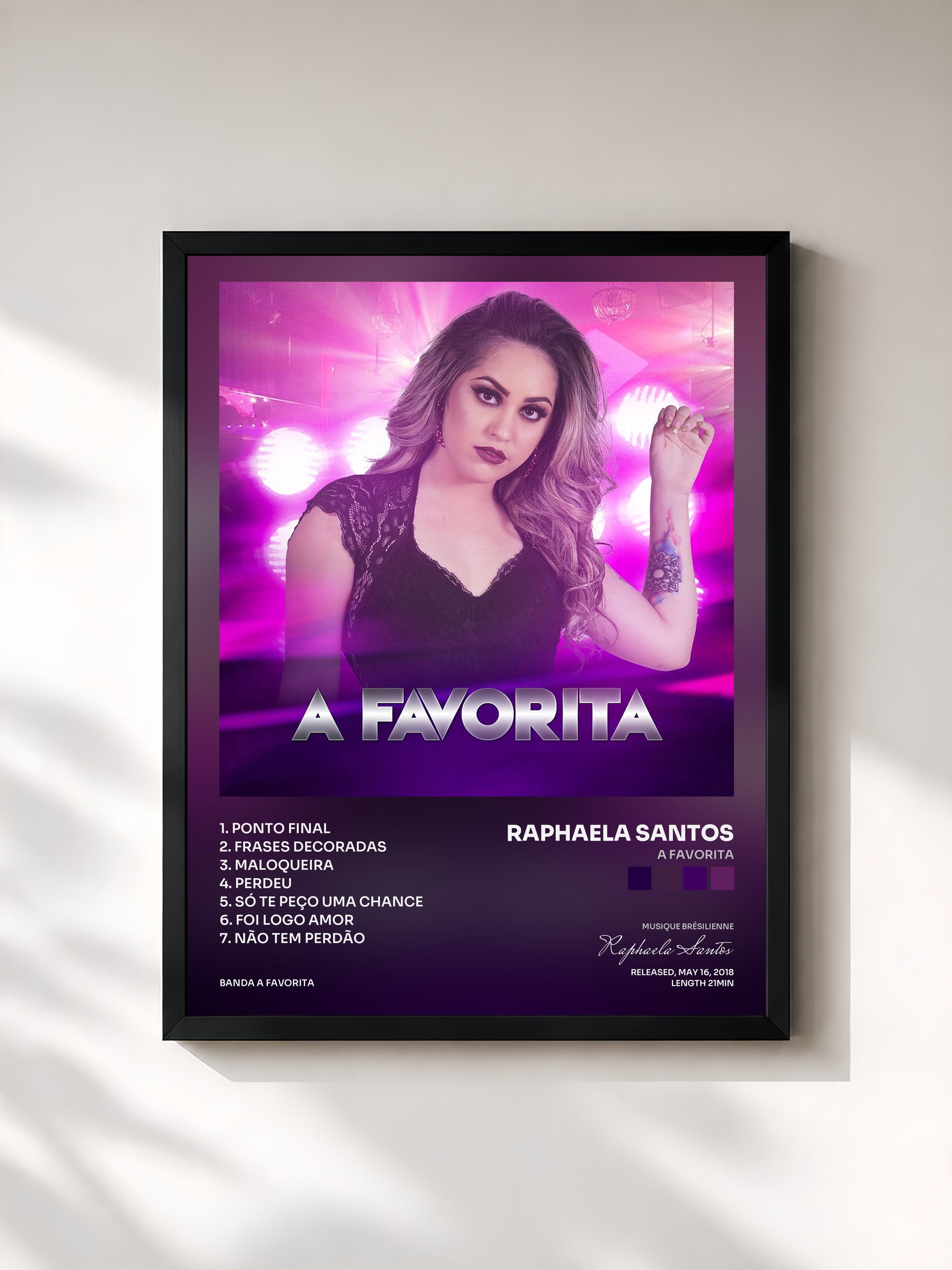 #noir Tableau de l'album A Favorita de Raphaela Santos, cadre noir, imprimé et encadré en France