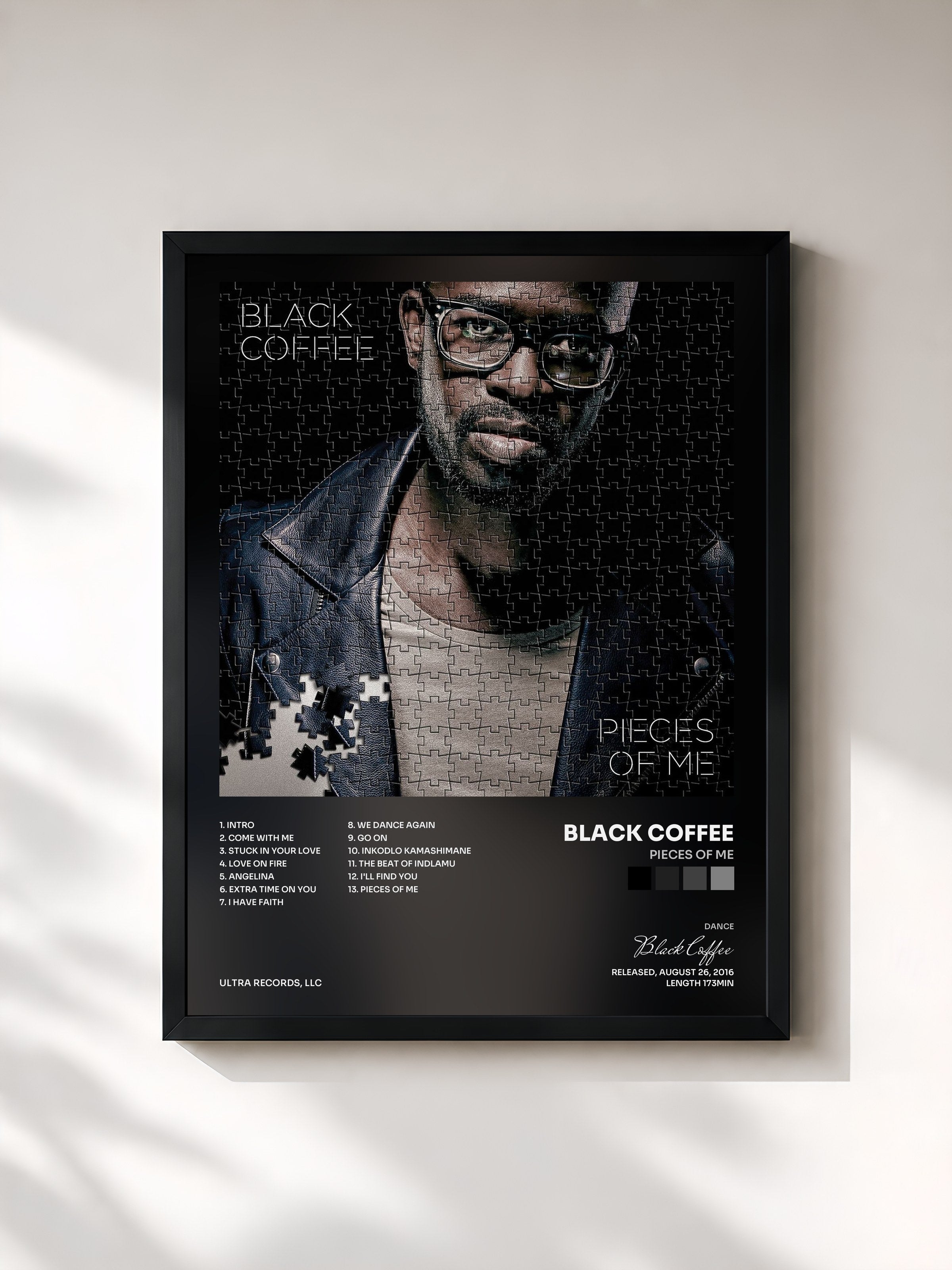 #noir Tableau de l'album Pieces Of Me de Black Coffee, cadre noir, imprimé et encadré en France