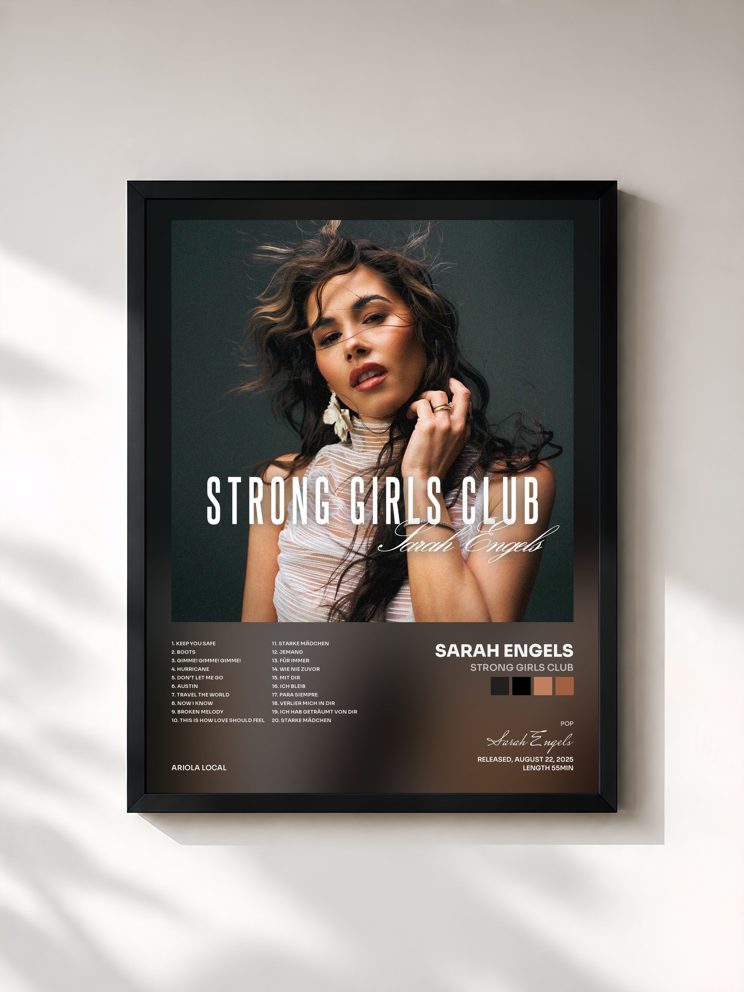 #noir Tableau de l'album STRONG GIRLS CLUB de Sarah Engels, cadre noir, imprimé et encadré en France
