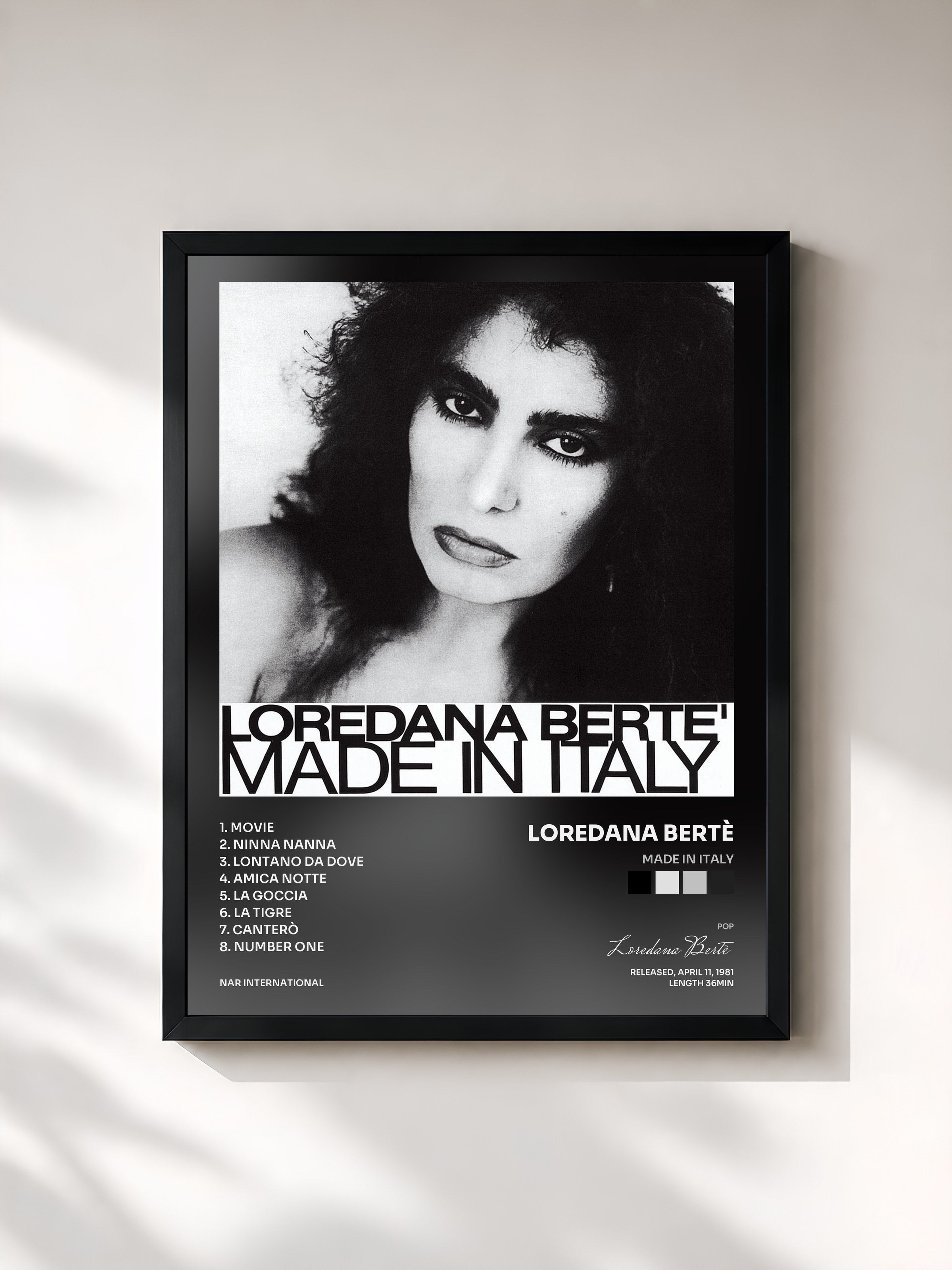 #noir Tableau de l'album Made In Italy de Loredana Bertè, cadre noir, imprimé et encadré en France