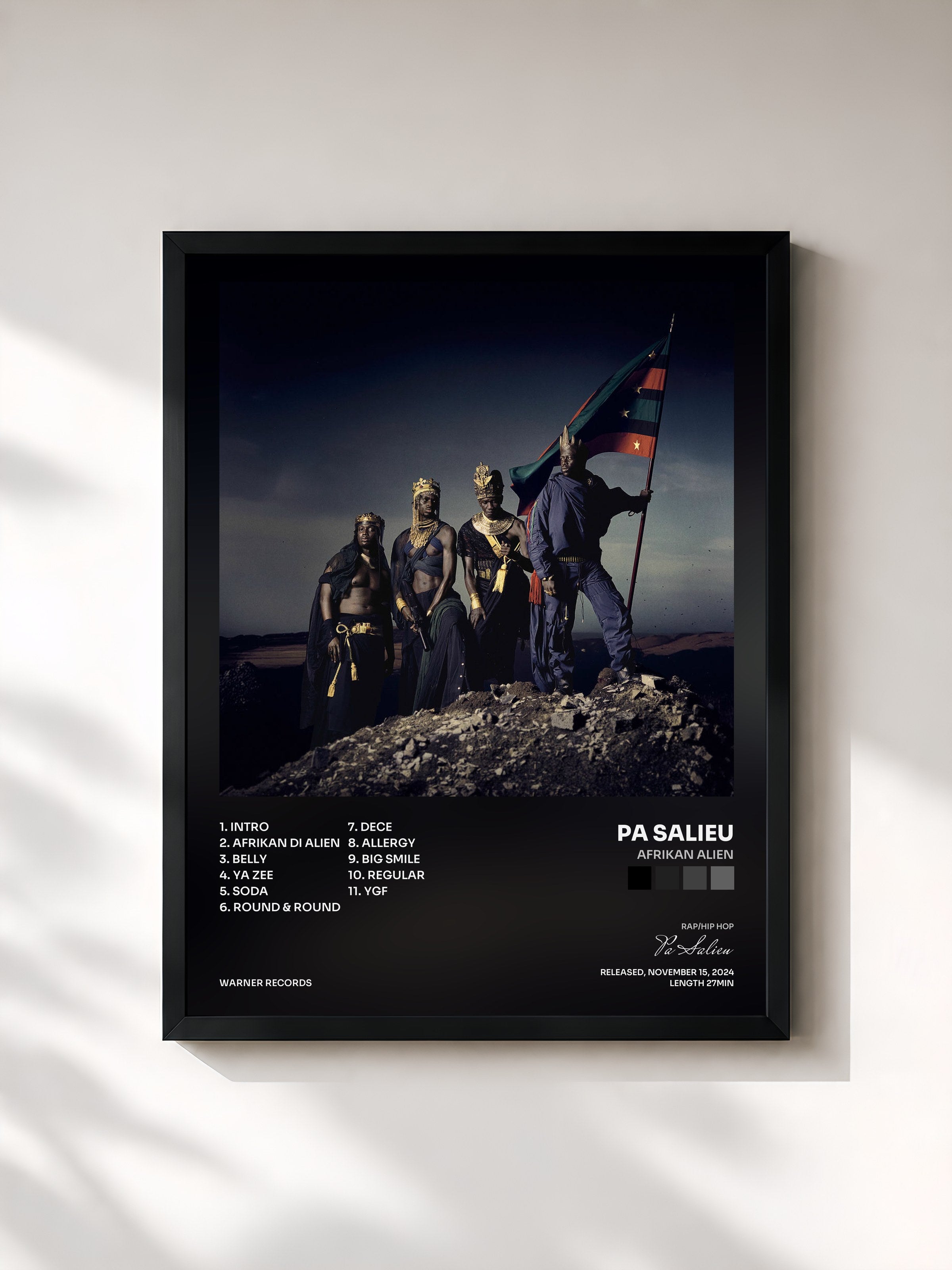 #noir Tableau de l'album Afrikan Alien de Pa Salieu, cadre noir, imprimé et encadré en France