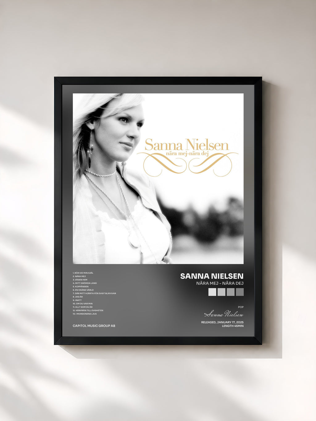 #noir Tableau de l'album Nära mej - nära dej de Sanna Nielsen, cadre noir, imprimé et encadré en France