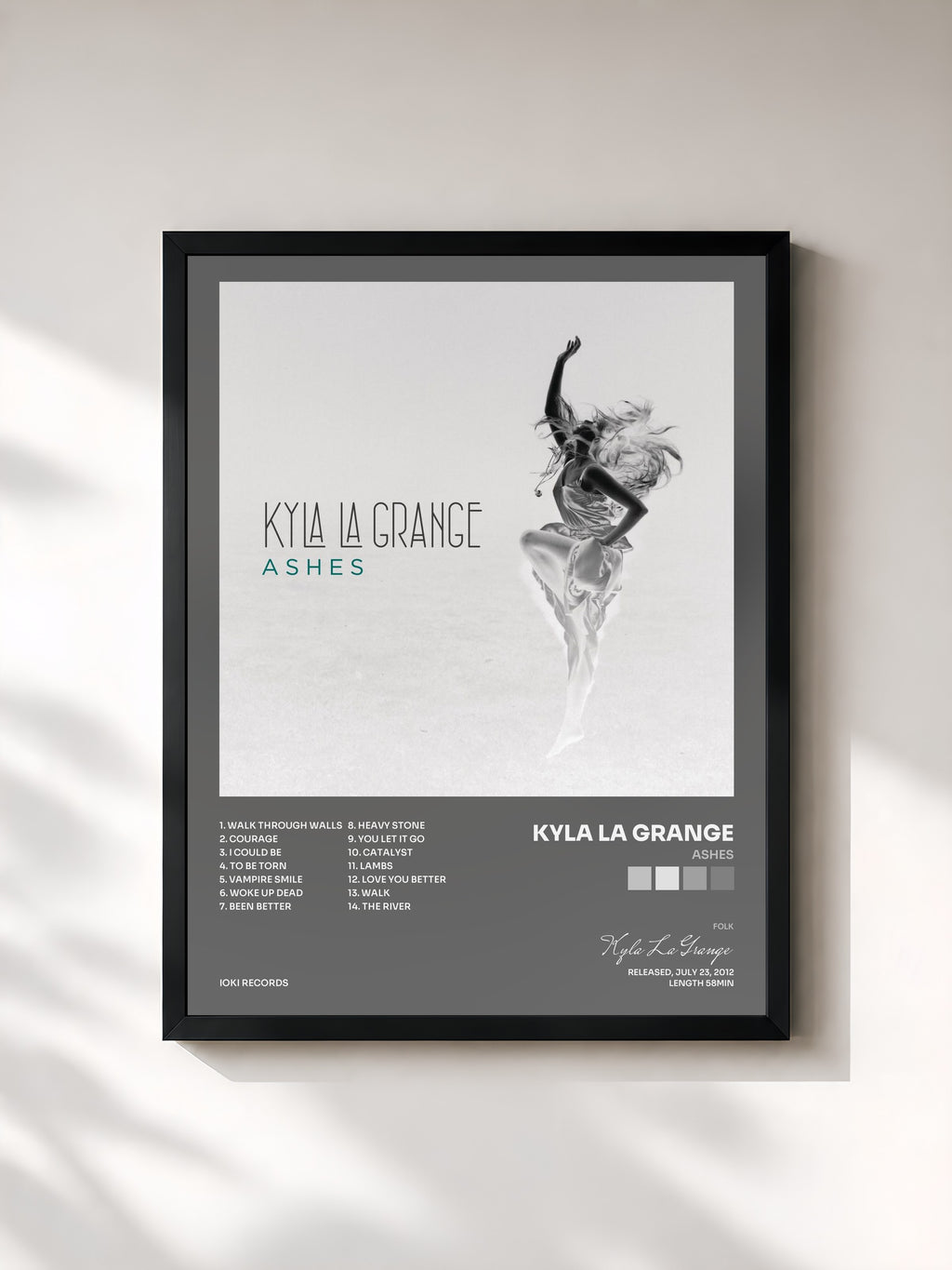 #noir Tableau de l'album Ashes de Kyla La Grange, cadre noir, imprimé et encadré en France