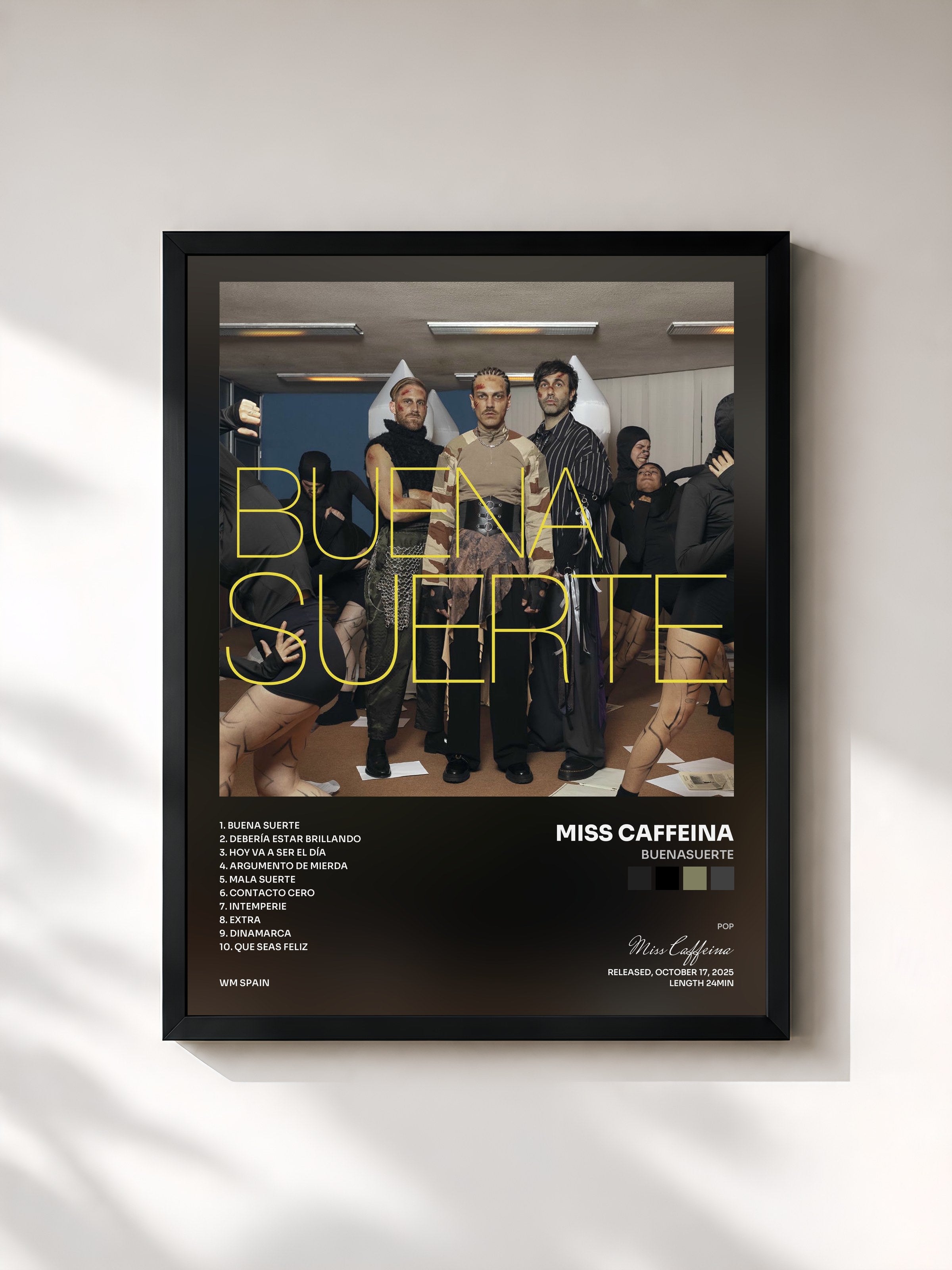 #noir Tableau de l'album BUENASUERTE de Miss Caffeina, cadre noir, imprimé et encadré en France