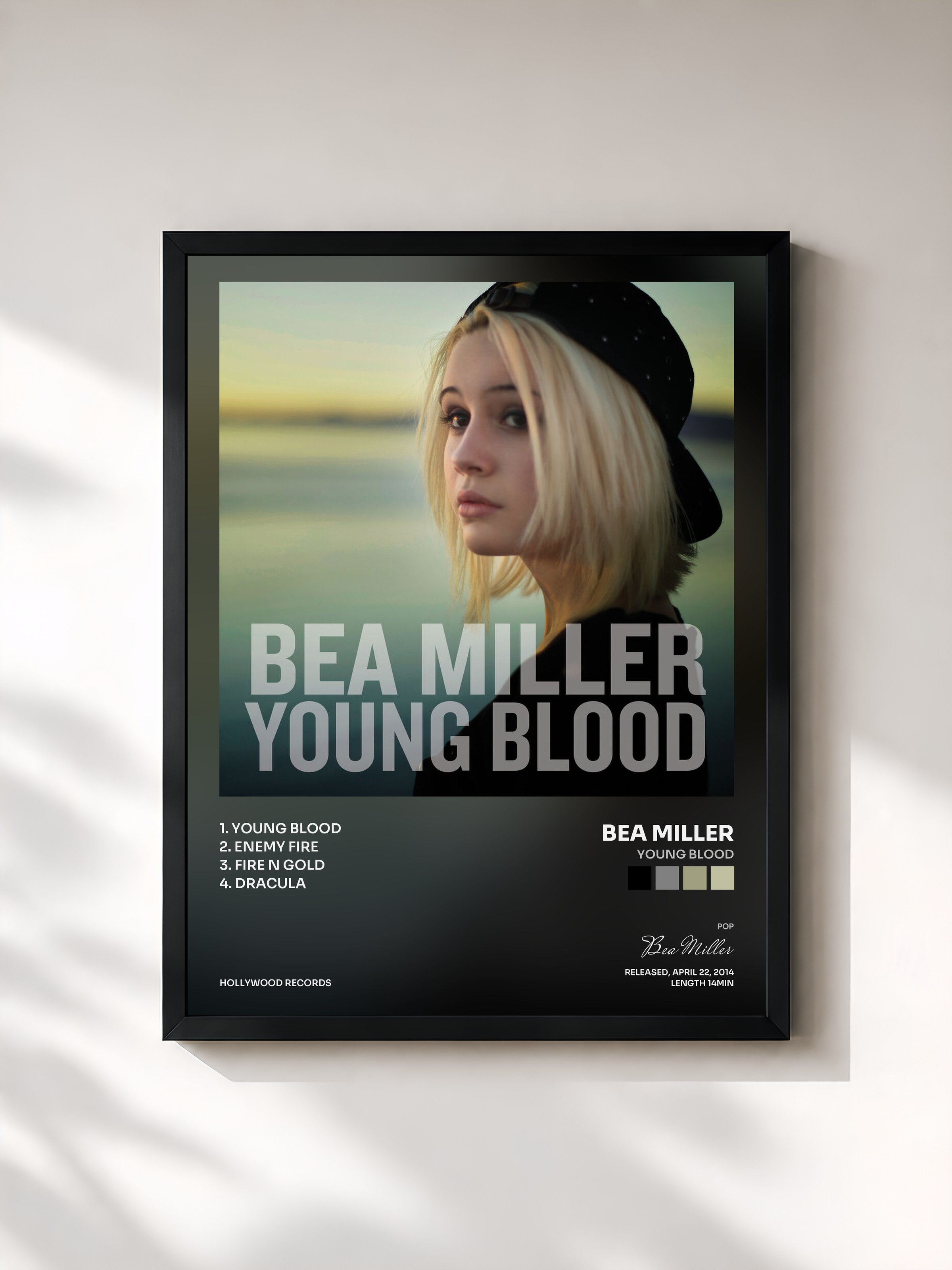 #noir Tableau de l'album Young Blood de Bea Miller, cadre noir, imprimé et encadré en France