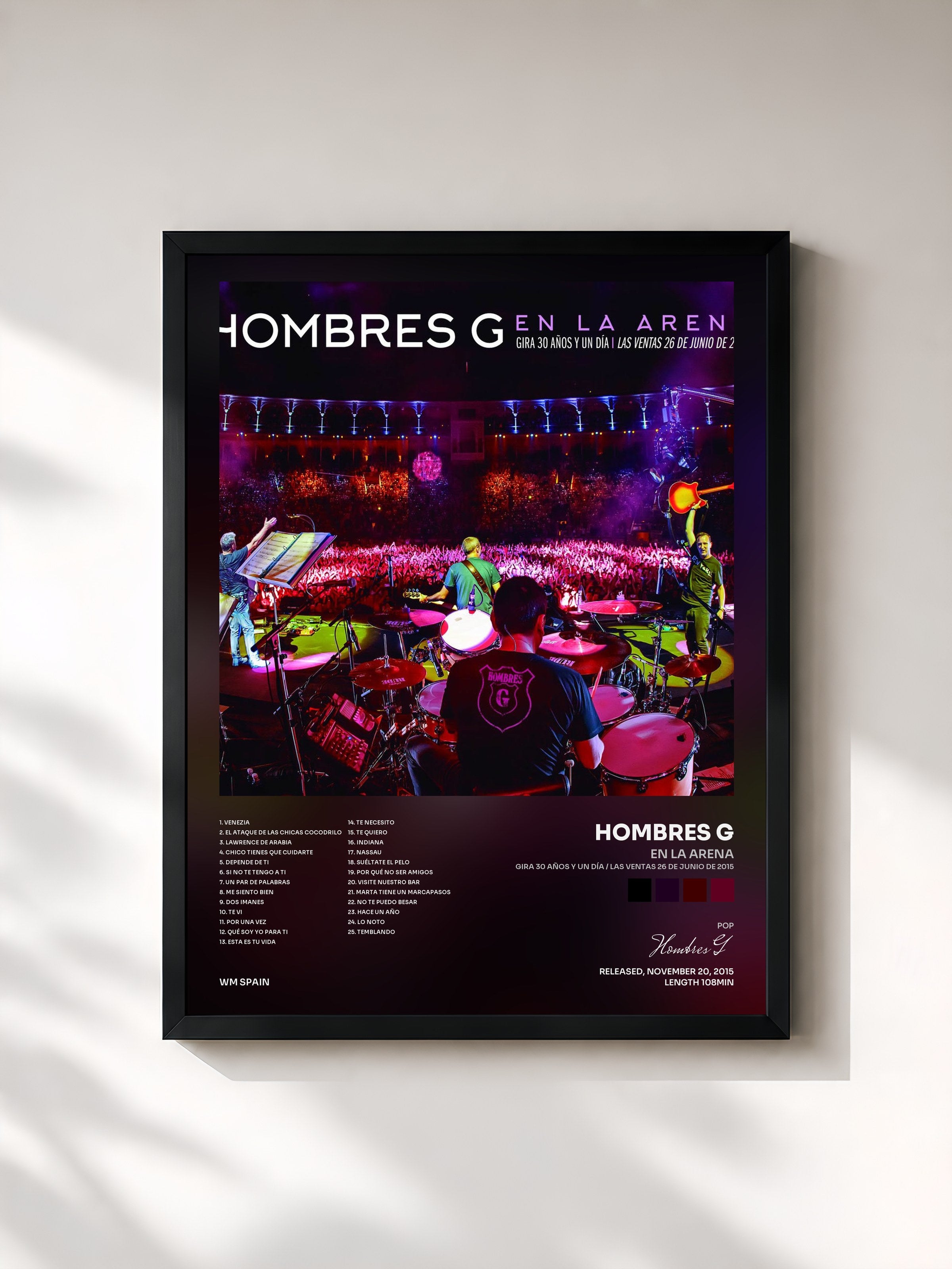 #noir Tableau de l'album En la arena (Gira 30 años y un día / Las Ventas 26 de junio de 2015) de Hombres G, cadre noir, imprimé et encadré en France