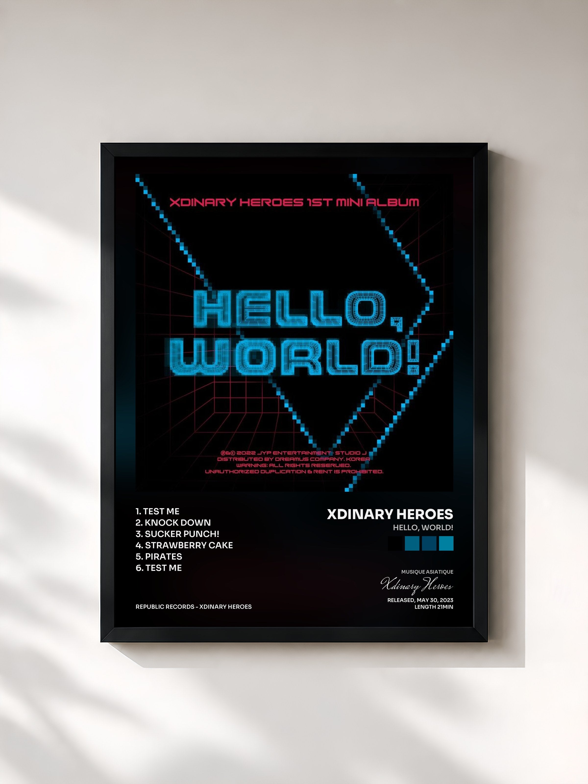#noir Tableau de l'album Hello, world! de Xdinary Heroes, cadre noir, imprimé et encadré en France