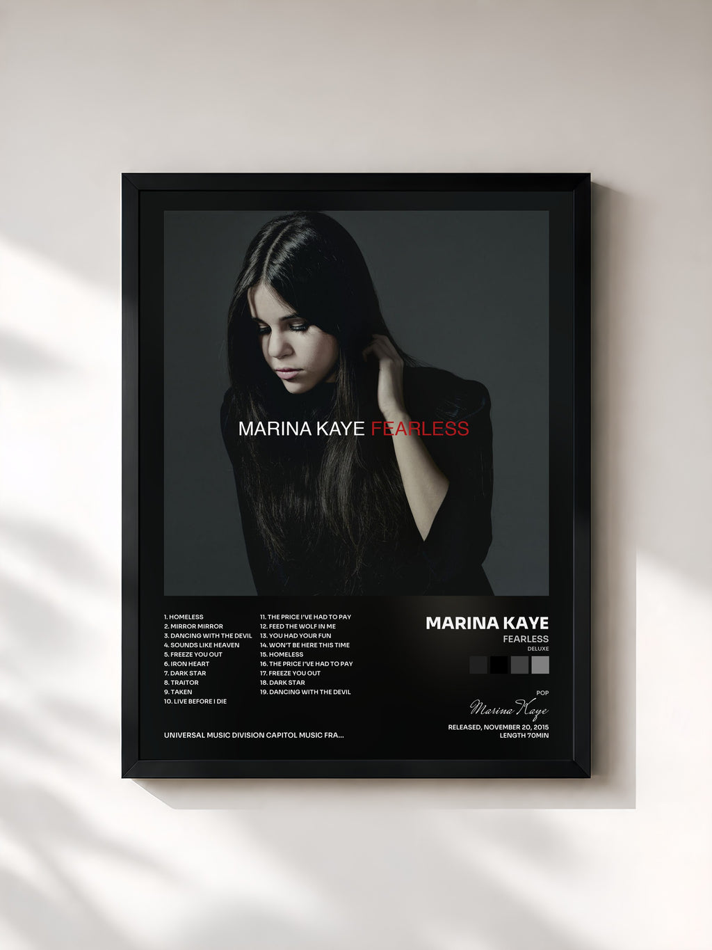 #noir Tableau de l'album Fearless (Deluxe) de Marina Kaye, cadre noir, imprimé et encadré en France
