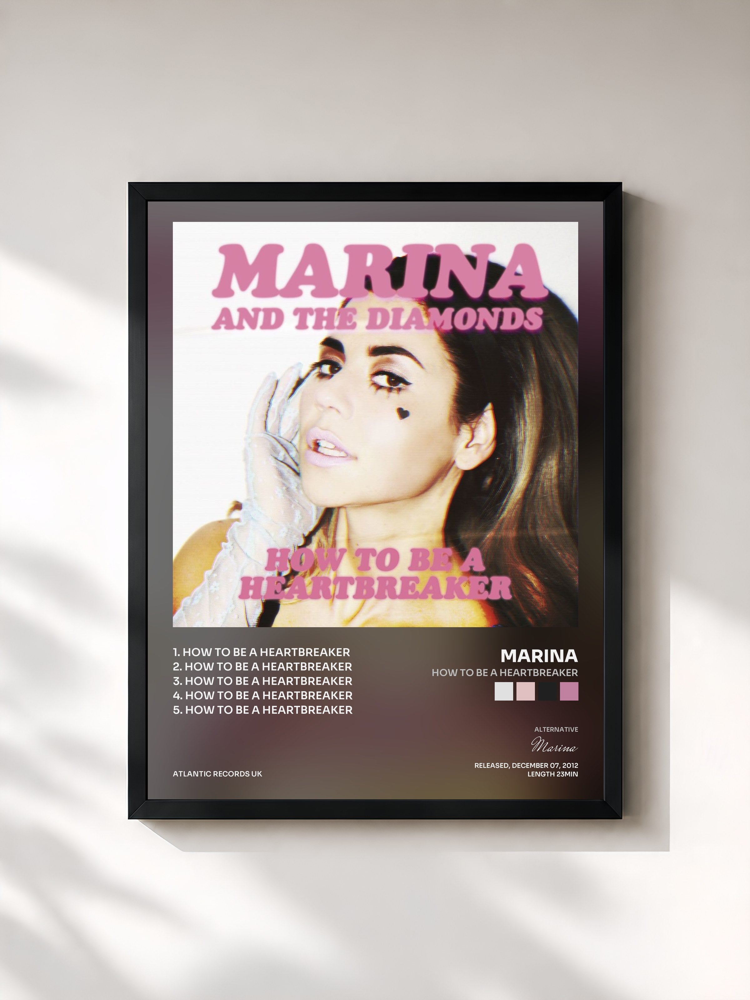 #noir Tableau de l'album How to Be a Heartbreaker de Marina, cadre noir, imprimé et encadré en France