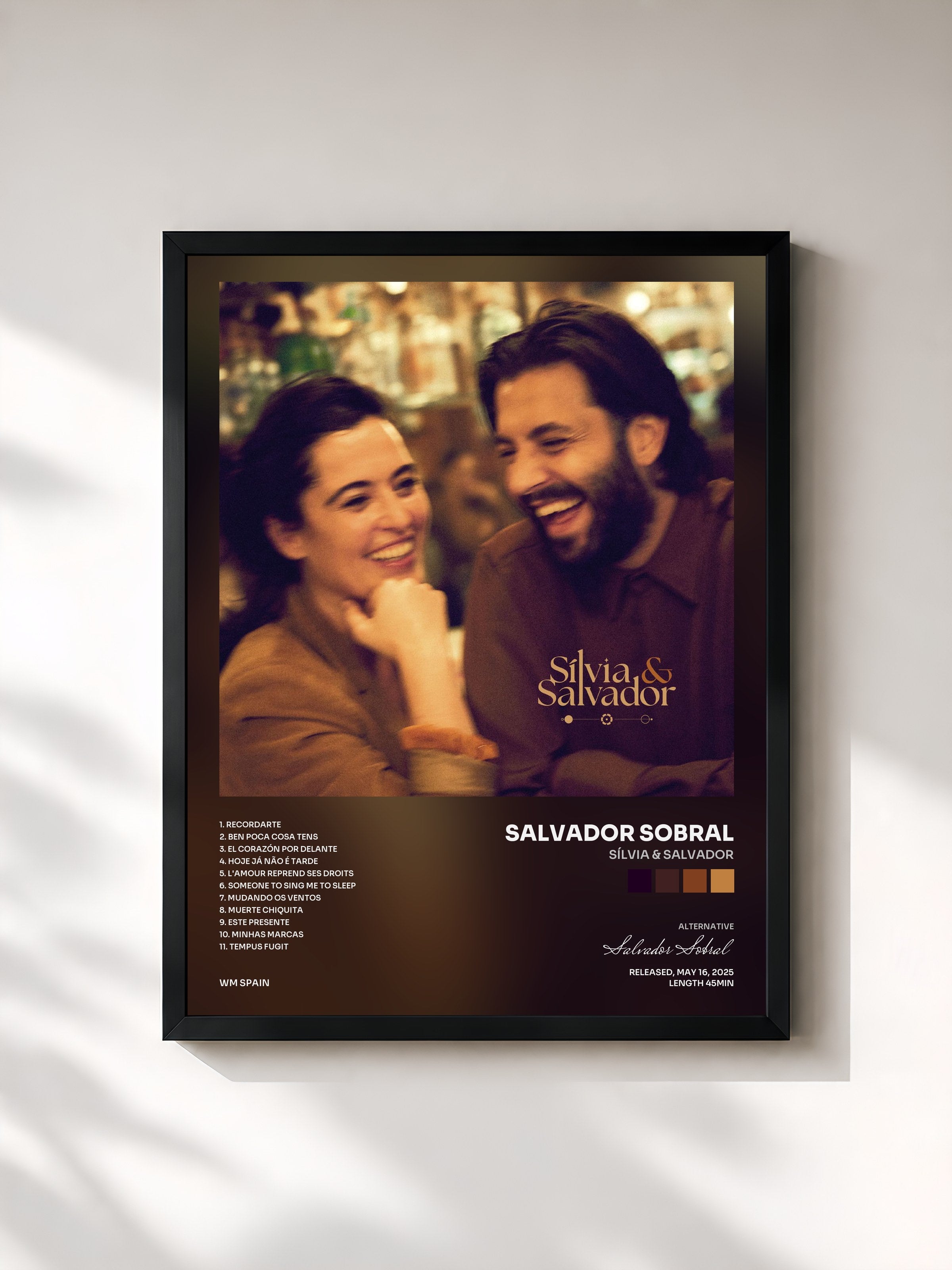 #noir Tableau de l'album Sílvia & Salvador de Salvador Sobral, cadre noir, imprimé et encadré en France