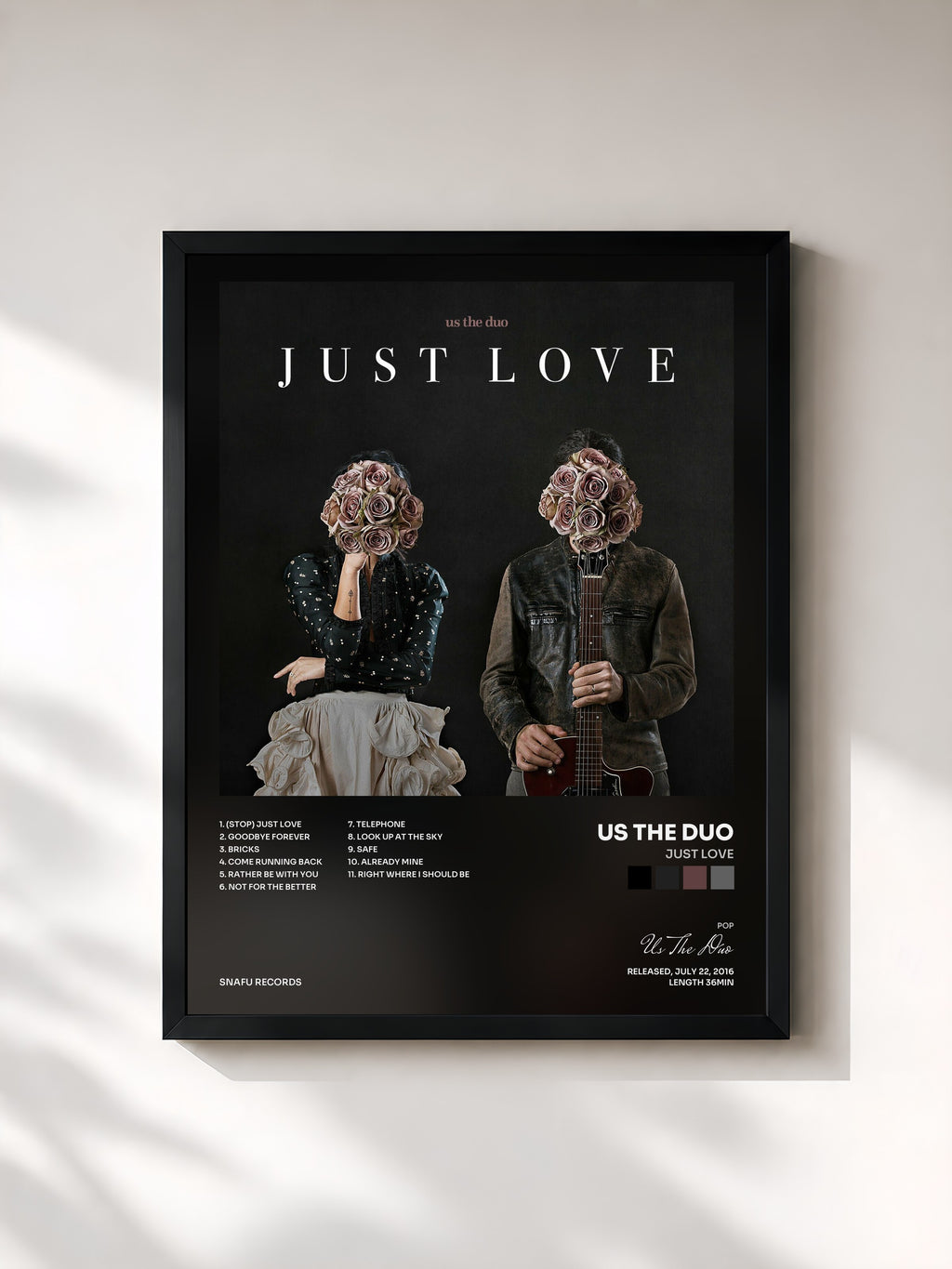 #noir Tableau de l'album Just Love de Us The Duo, cadre noir, imprimé et encadré en France