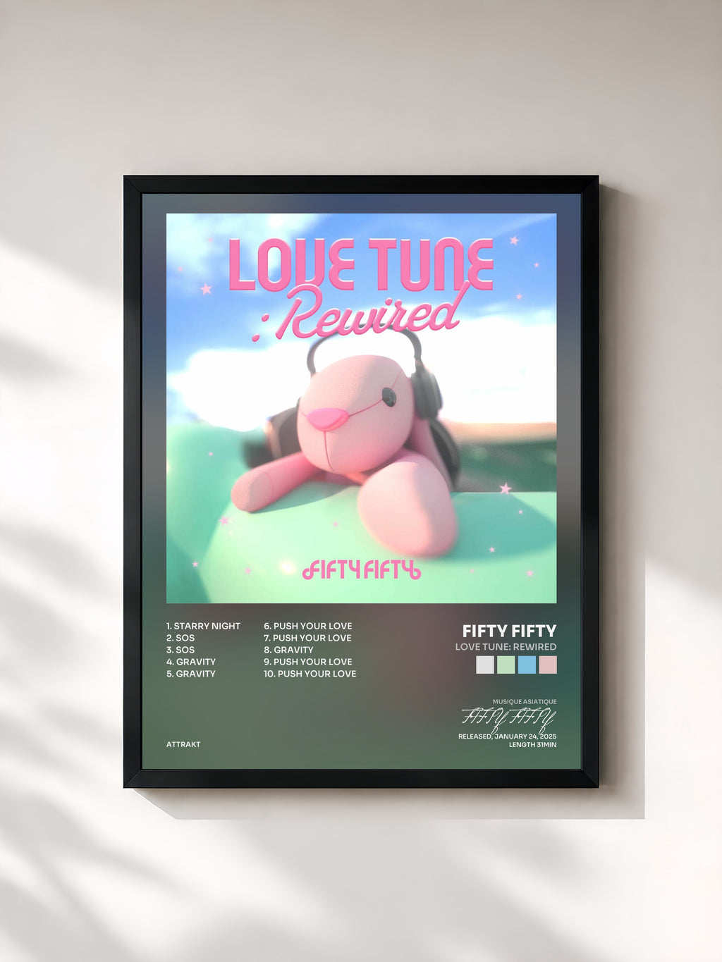 #noir Tableau de l'album Love Tune: Rewired de FIFTY FIFTY, cadre noir, imprimé et encadré en France