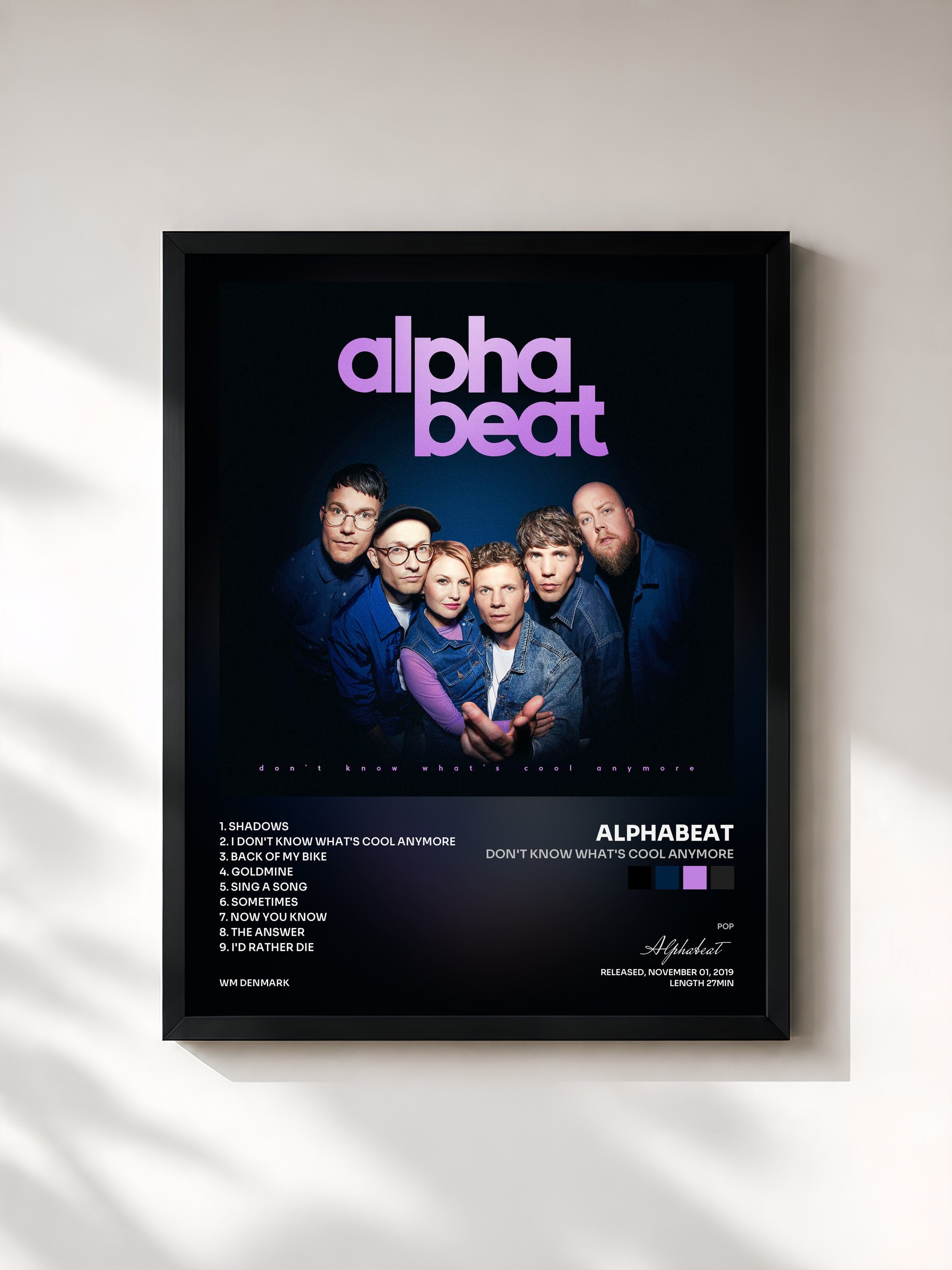 #noir Tableau de l'album Don't Know What's Cool Anymore de Alphabeat, cadre noir, imprimé et encadré en France