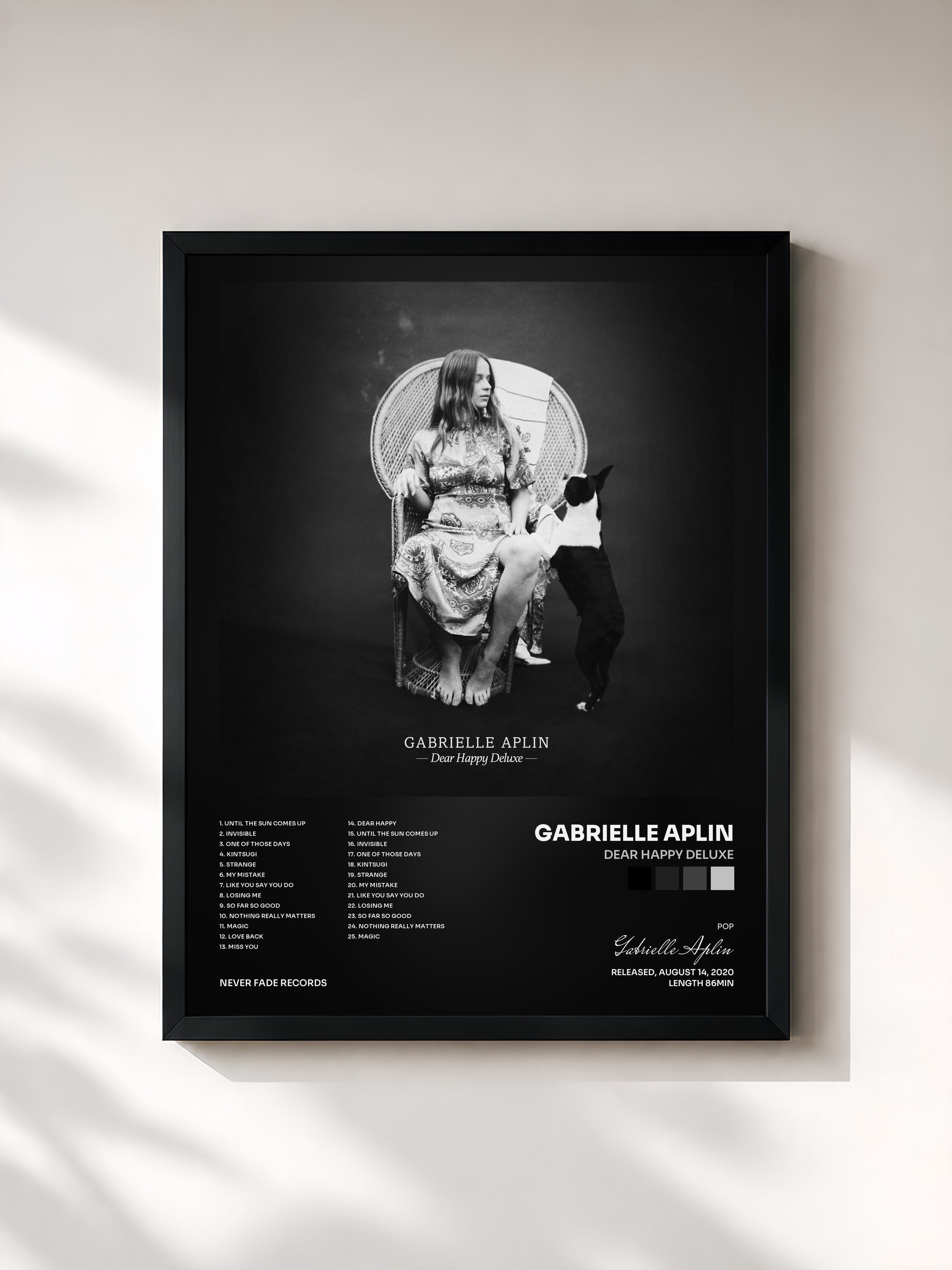 #noir Tableau de l'album Dear Happy Deluxe de Gabrielle Aplin, cadre noir, imprimé et encadré en France