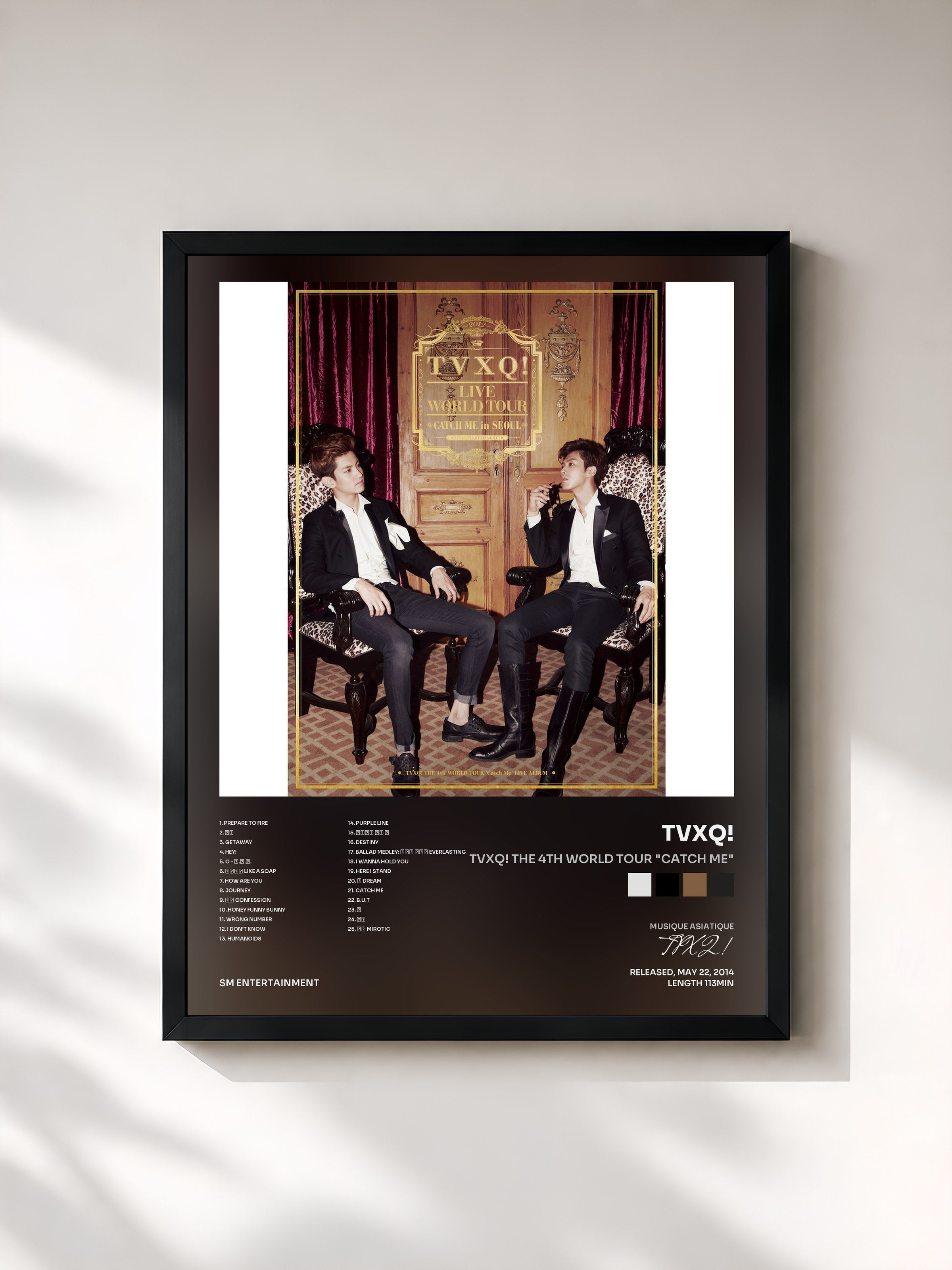 #noir Tableau de l'album TVXQ! The 4th World Tour "Catch Me" de TVXQ!, cadre noir, imprimé et encadré en France