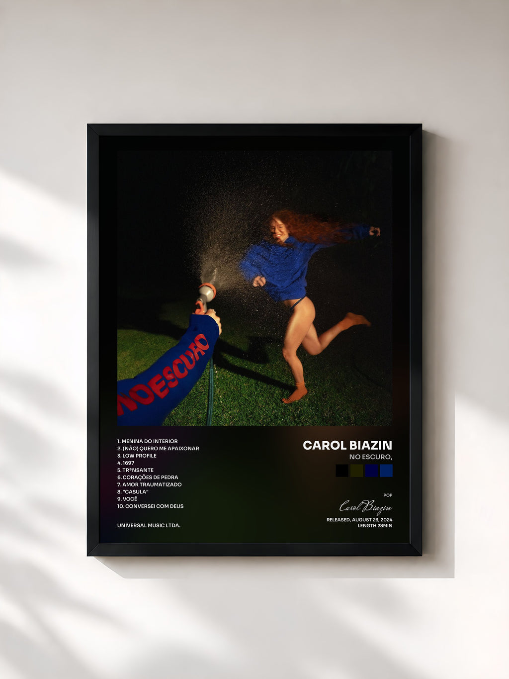 #noir Tableau de l'album No Escuro, de Carol Biazin, cadre noir, imprimé et encadré en France