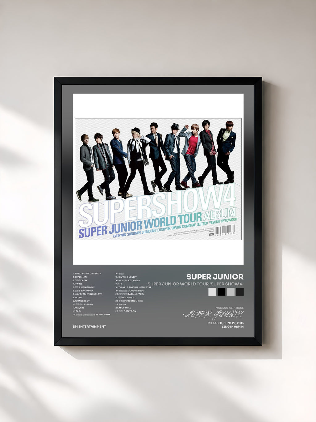#noir Tableau de l'album Super Junior World Tour 'Super Show 4' de SUPER JUNIOR, cadre noir, imprimé et encadré en France