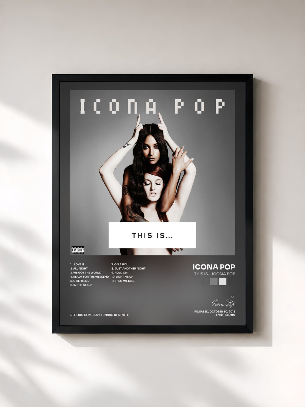 #noir Tableau de l'album THIS IS... ICONA POP de Icona Pop, cadre noir, imprimé et encadré en France