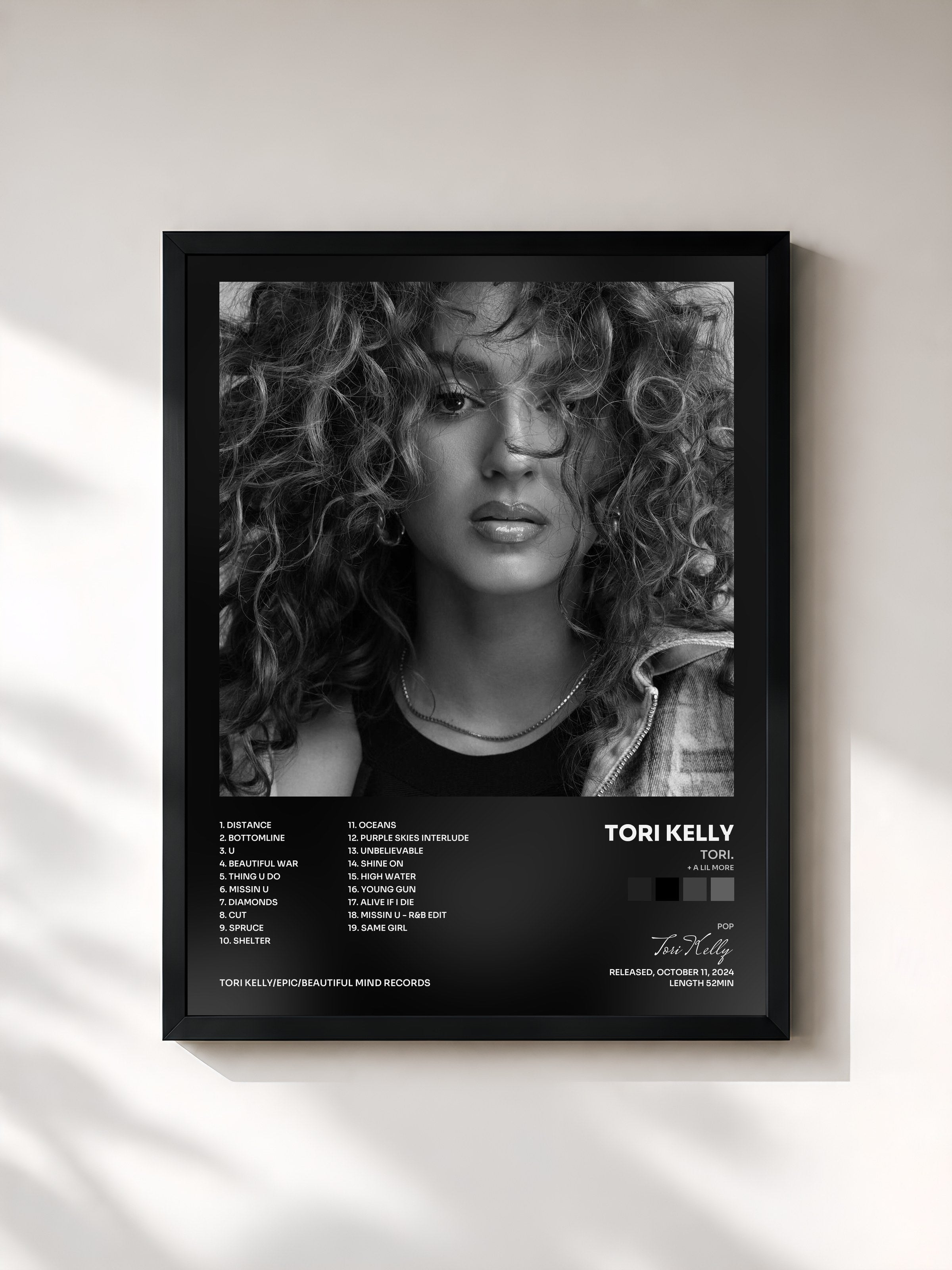 #noir Tableau de l'album TORI. (+ a lil more) de Tori Kelly, cadre noir, imprimé et encadré en France