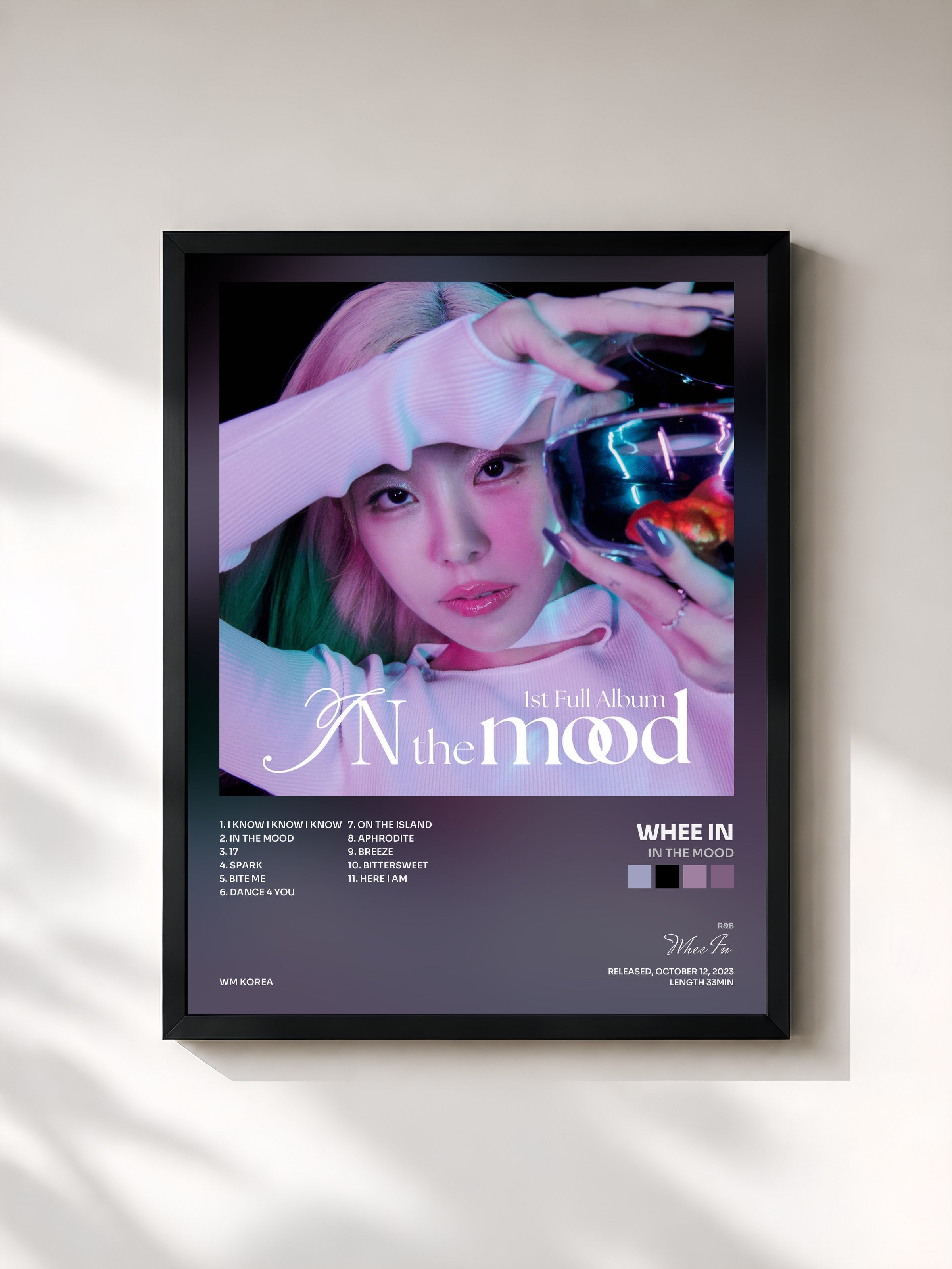#noir Tableau de l'album IN the mood de Whee In, cadre noir, imprimé et encadré en France