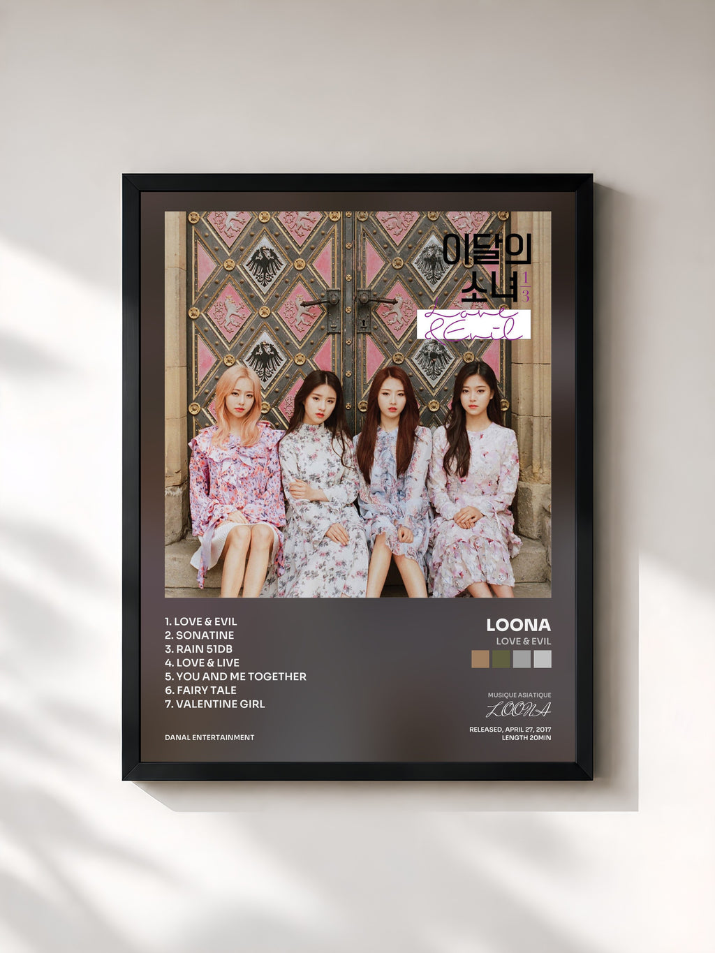 #noir Tableau de l'album Love & Evil de LOONA, cadre noir, imprimé et encadré en France